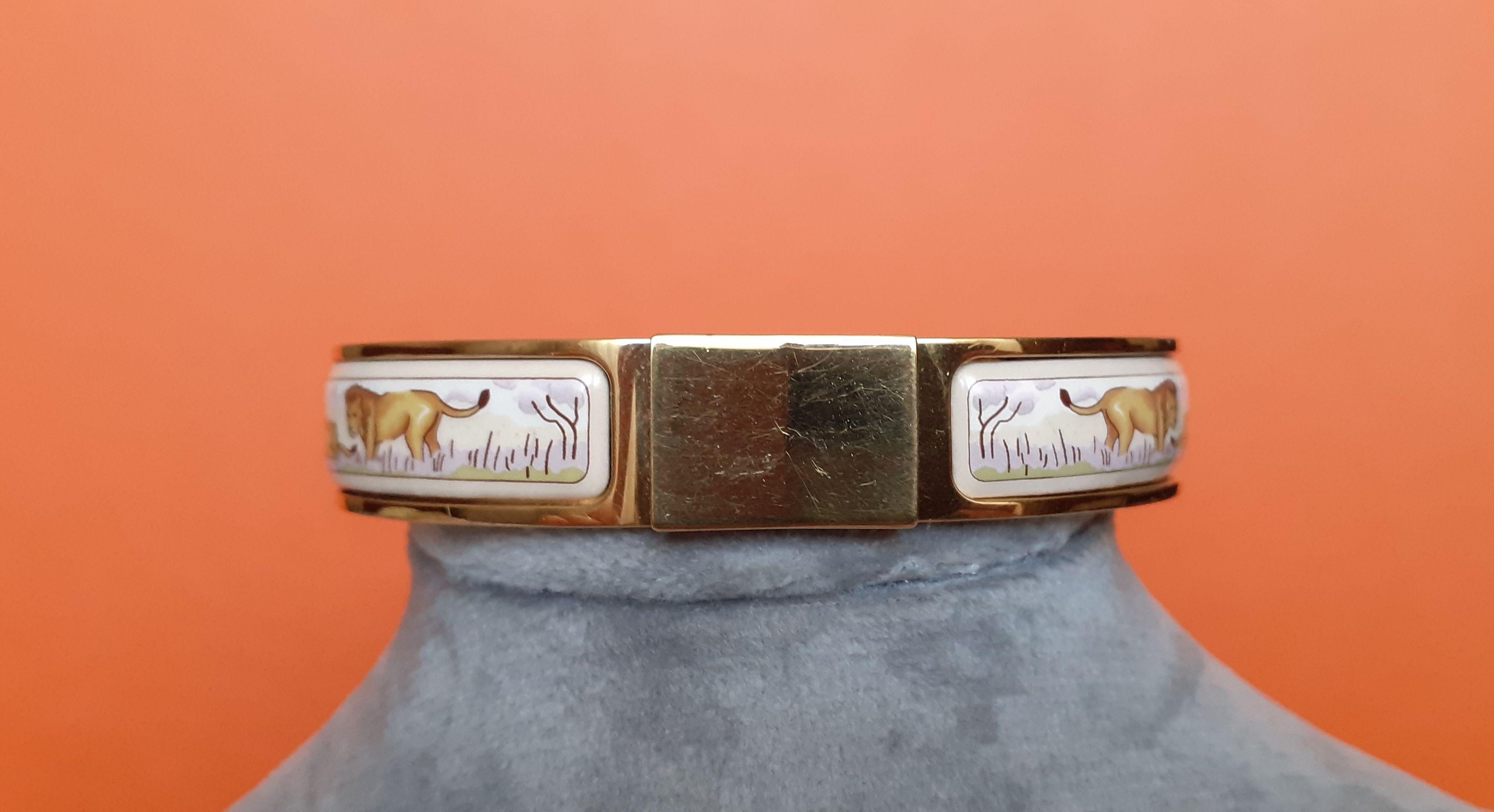 Hermès Emaille Clic Clac Armband Löwen und Löwinnen Gold Hdw Größe GM im Angebot 7