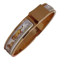 Hermès Pulsera Clic Clac Esmaltada Leones y Leonas Oro Hdw Talla GM