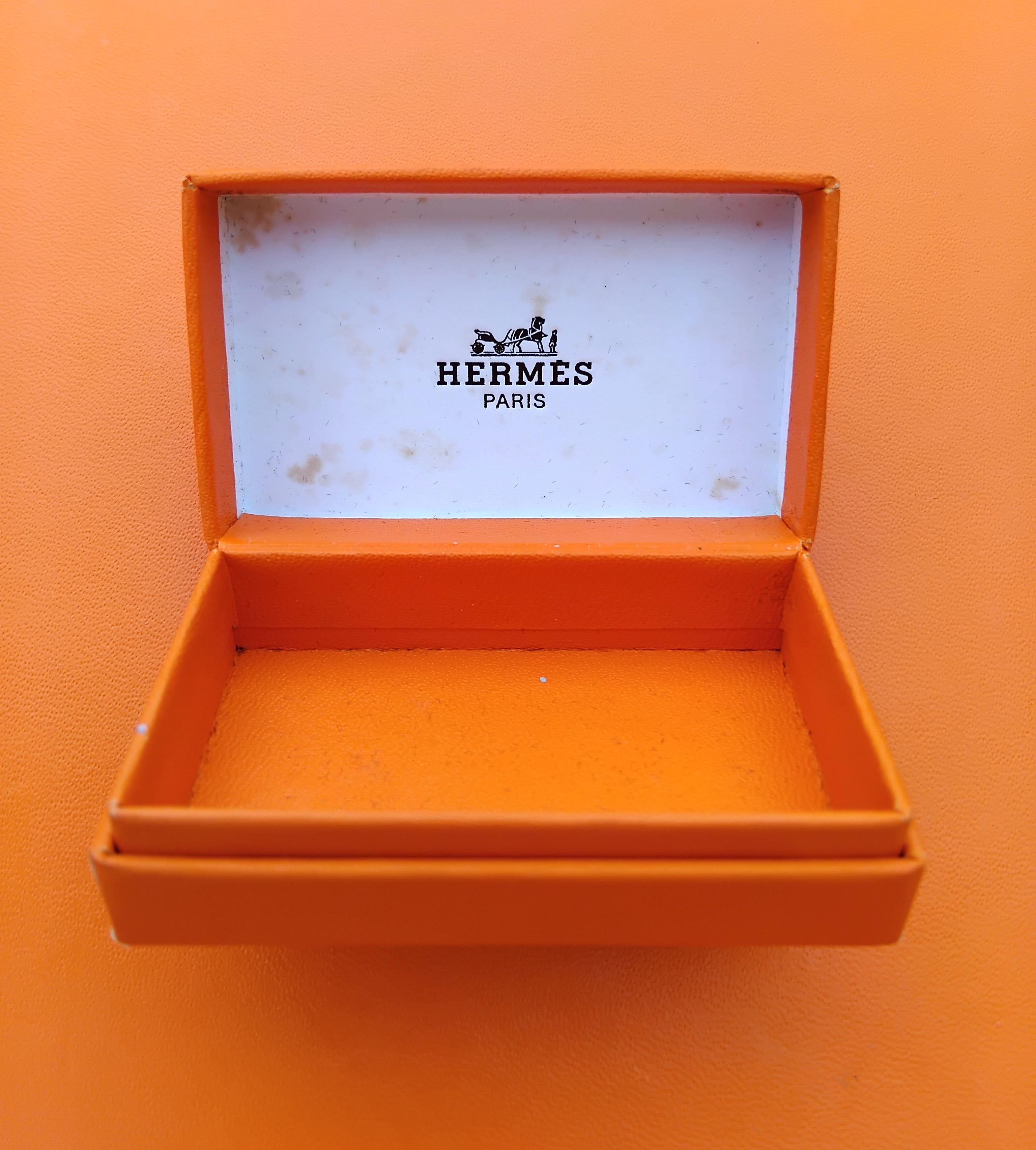 Hermès Boucles d'oreilles à clip en émail camel dans le désert en vente 7