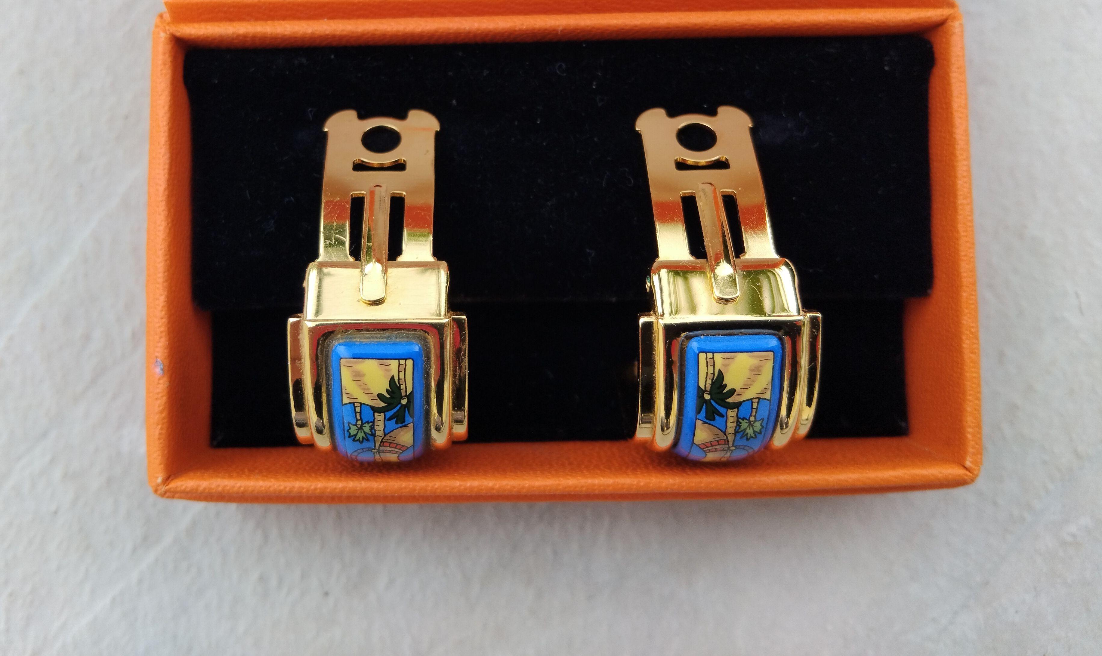Hermès Boucles d'oreilles à clip en émail camel dans le désert en vente 4