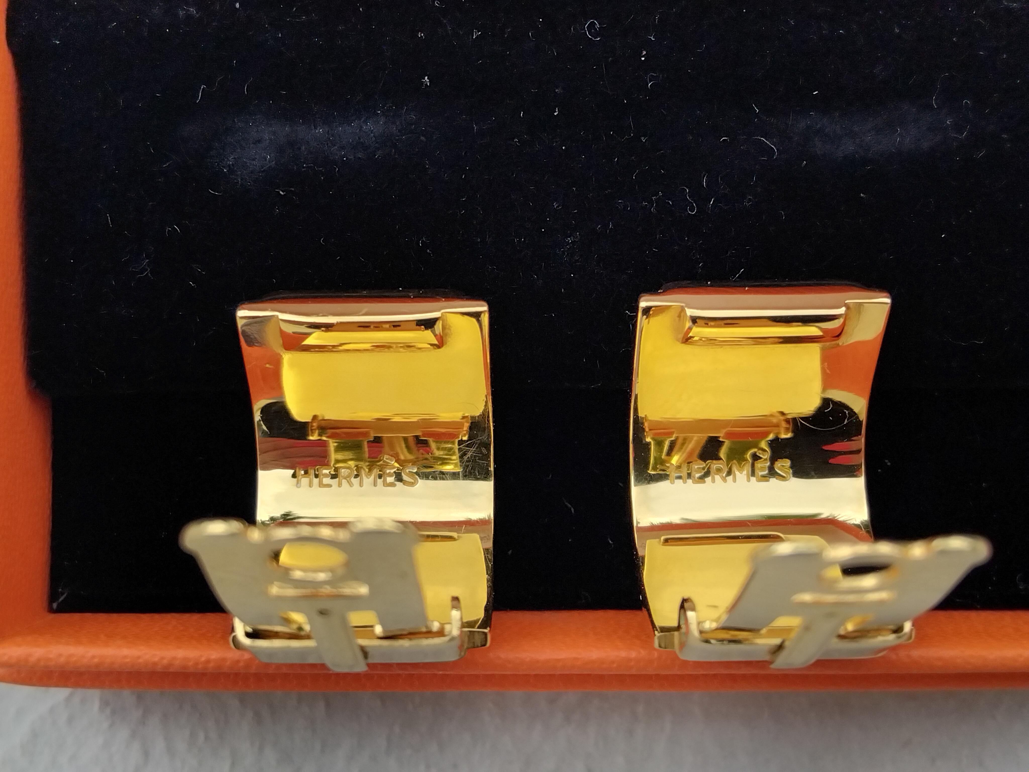 Hermès Boucles d'oreilles à clip en émail camel dans le désert en vente 5