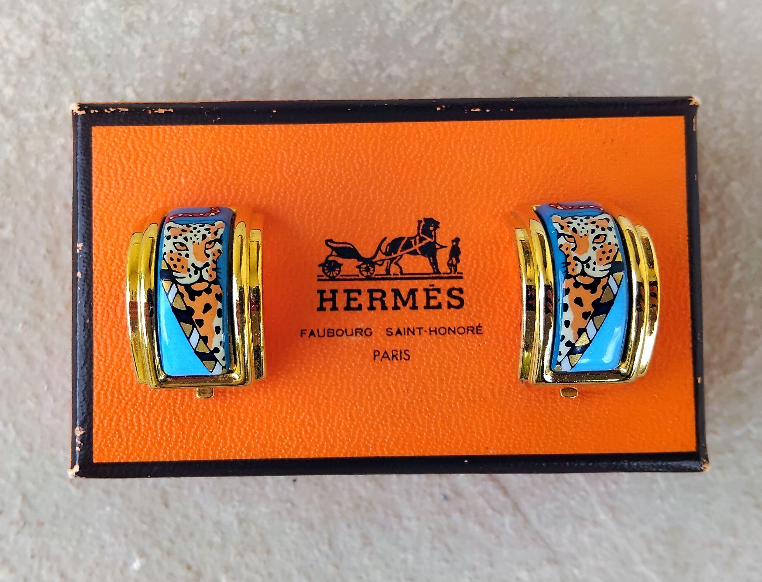 Hermès Emaille Clip-On Ohrringe Gepard Leopard Print Gold Hdw  im Angebot 1