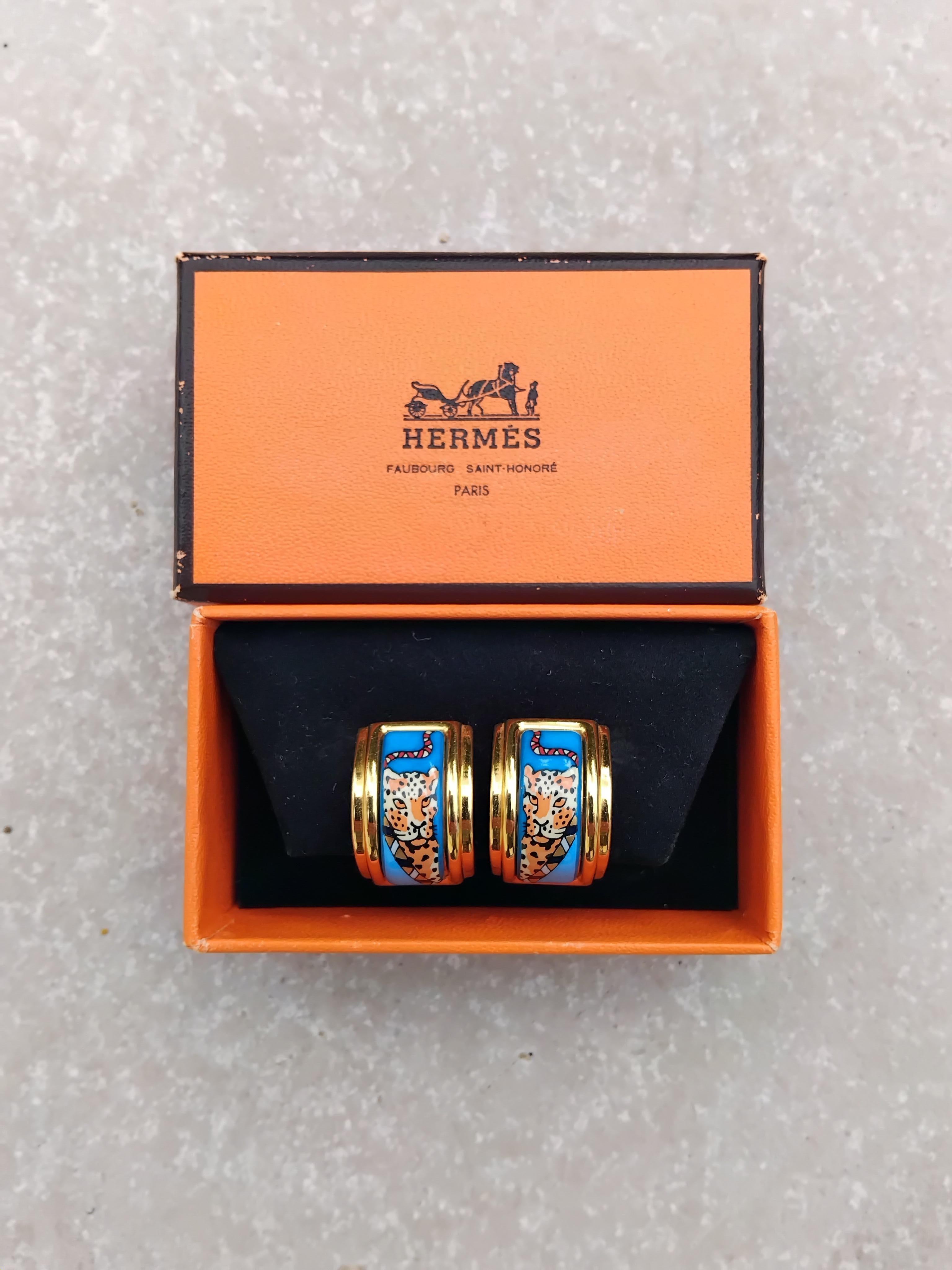 Hermès Enamel Clip-On Earrings Cheetah Leopard Print Gold Hdw  For Sale 5