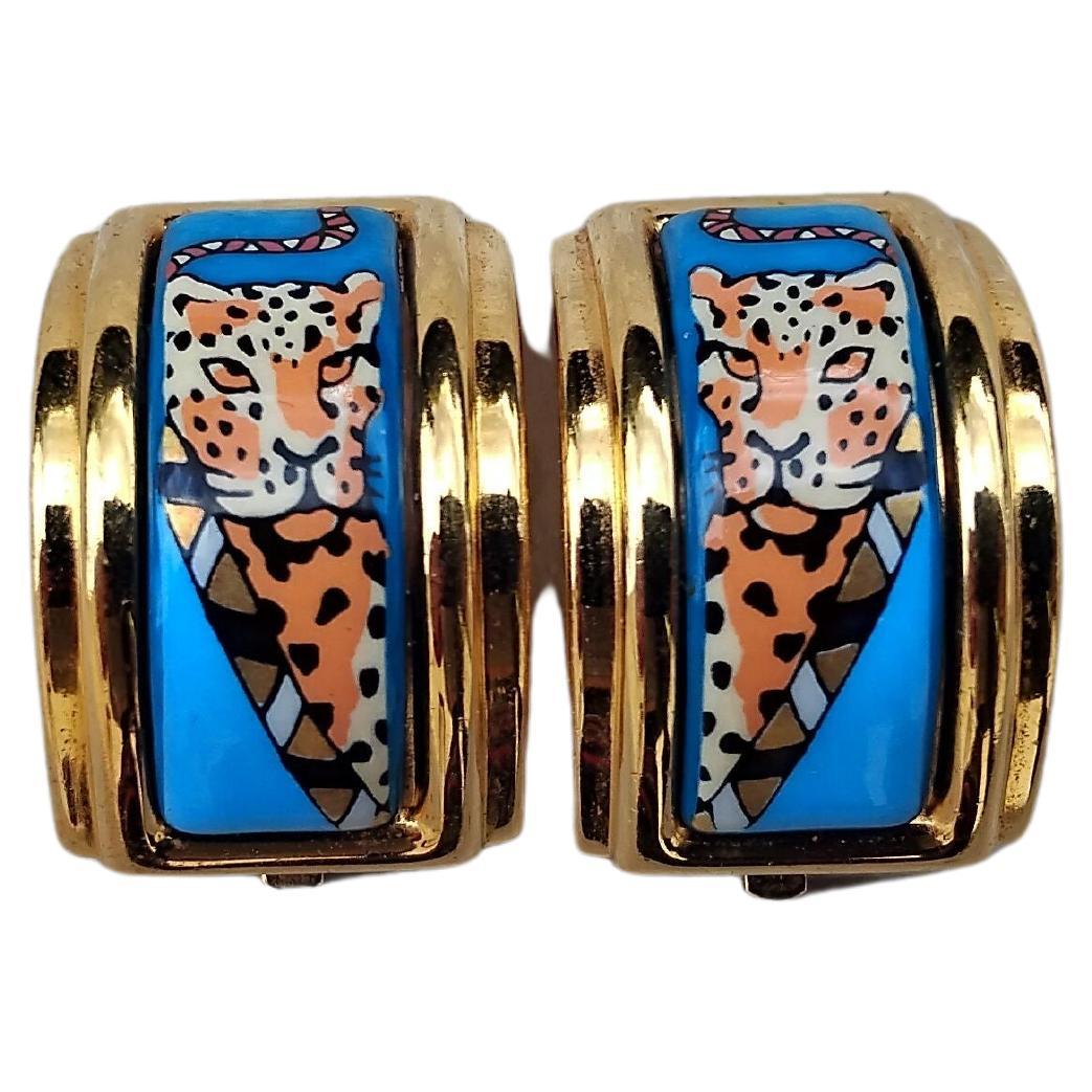 Hermès Emaille Clip-On Ohrringe Gepard Leopard Print Gold Hdw  im Angebot