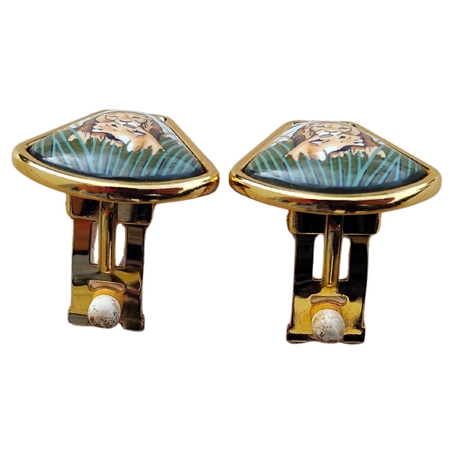 Hermès Emaille-Ohrringe Löwe Löwin Afrika Goldene Hardware im Angebot 1