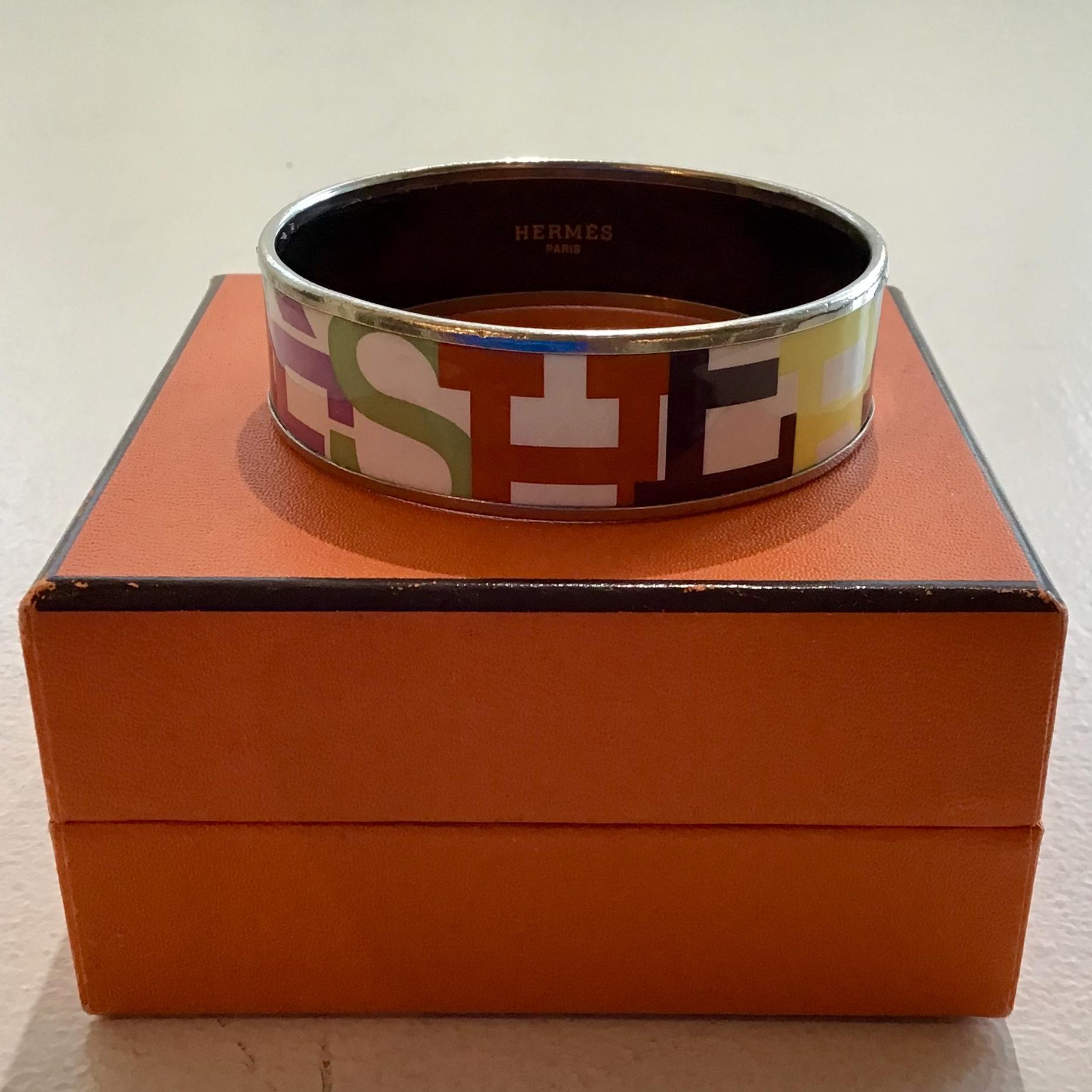 Hermes Enamel Logo Bangle Bracelet In Good Condition For Sale In San Francisco, CA