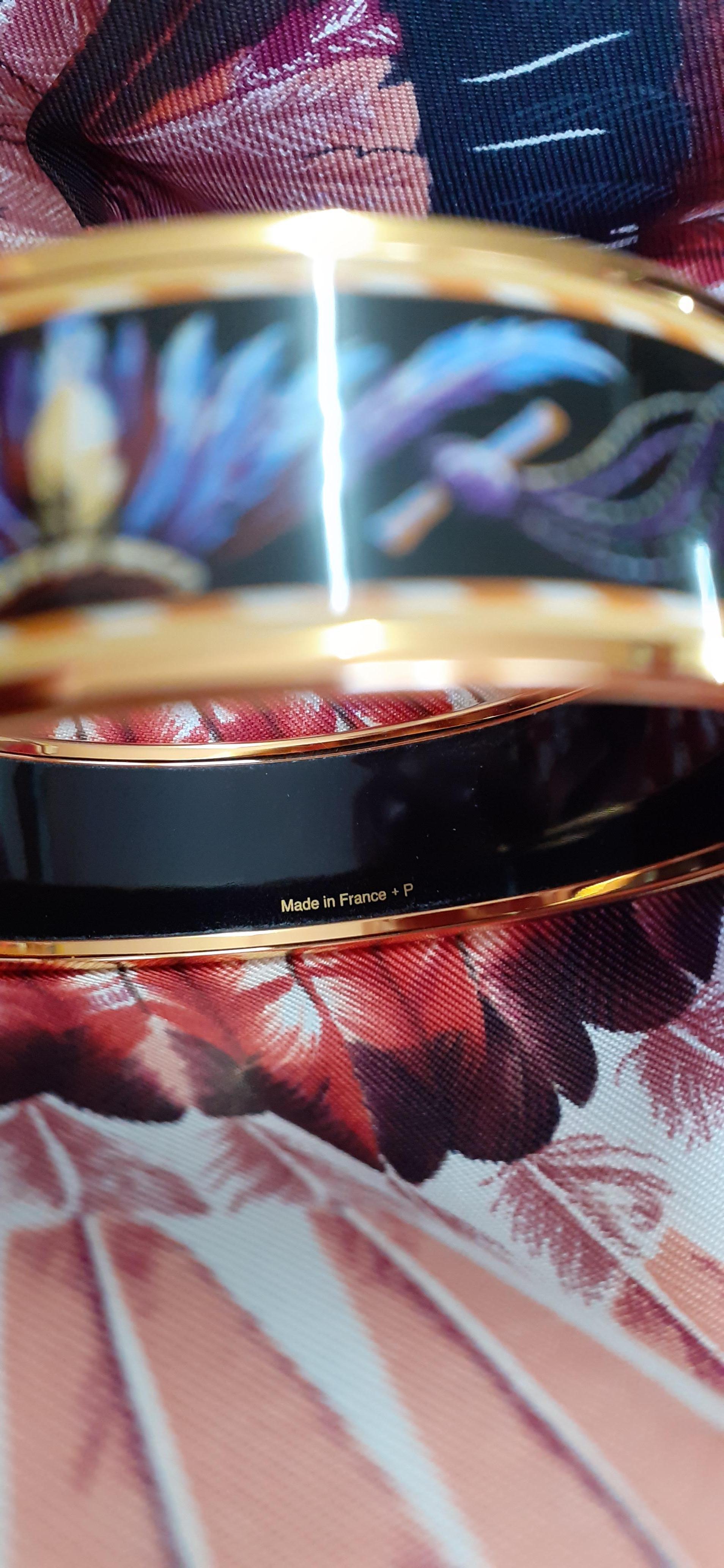 Women's Hermès Enamel Printed Bracelet Brazil Feathers Purple Ghw Size 65 For Sale