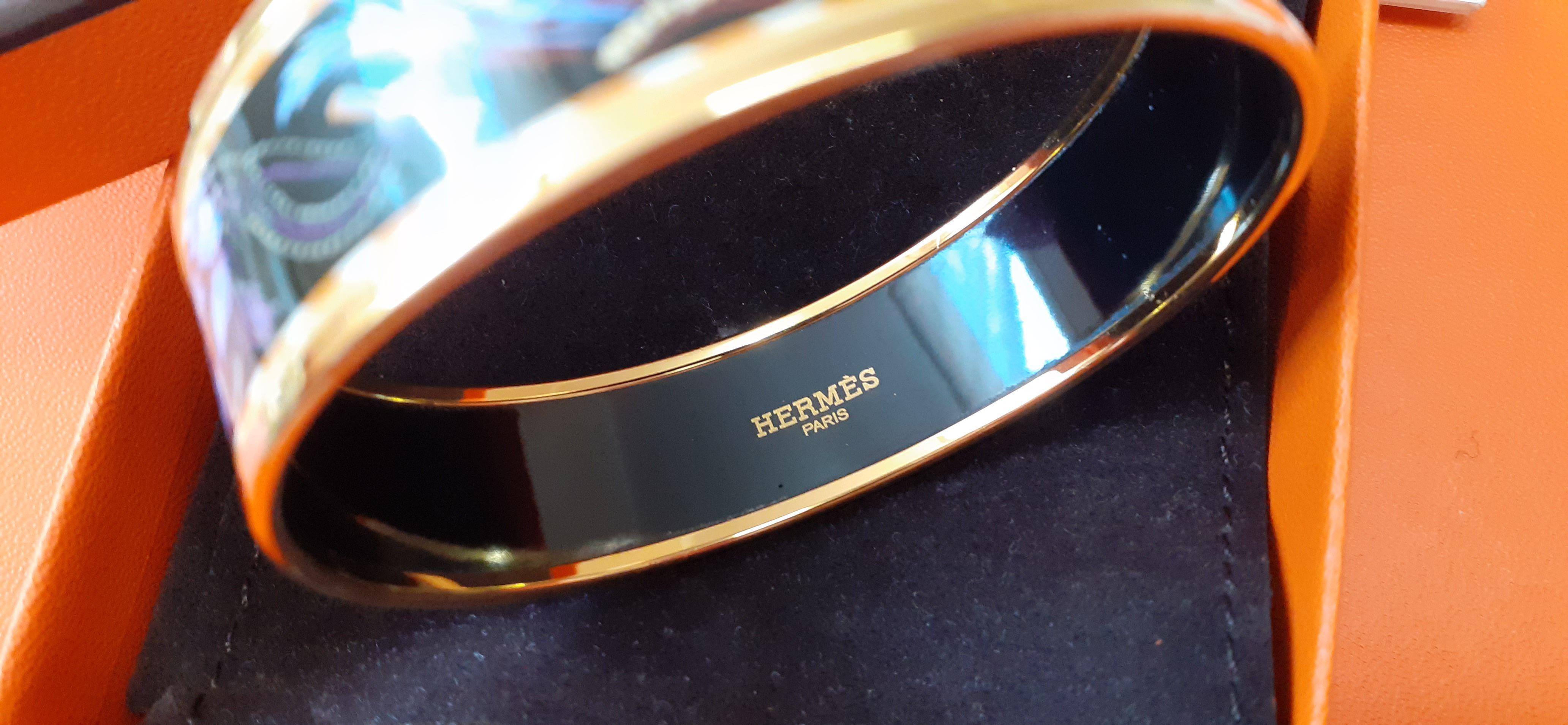 Hermès - Bracelet imprimé en émail plumes du Brésil - violet - Taille 65 en vente 1