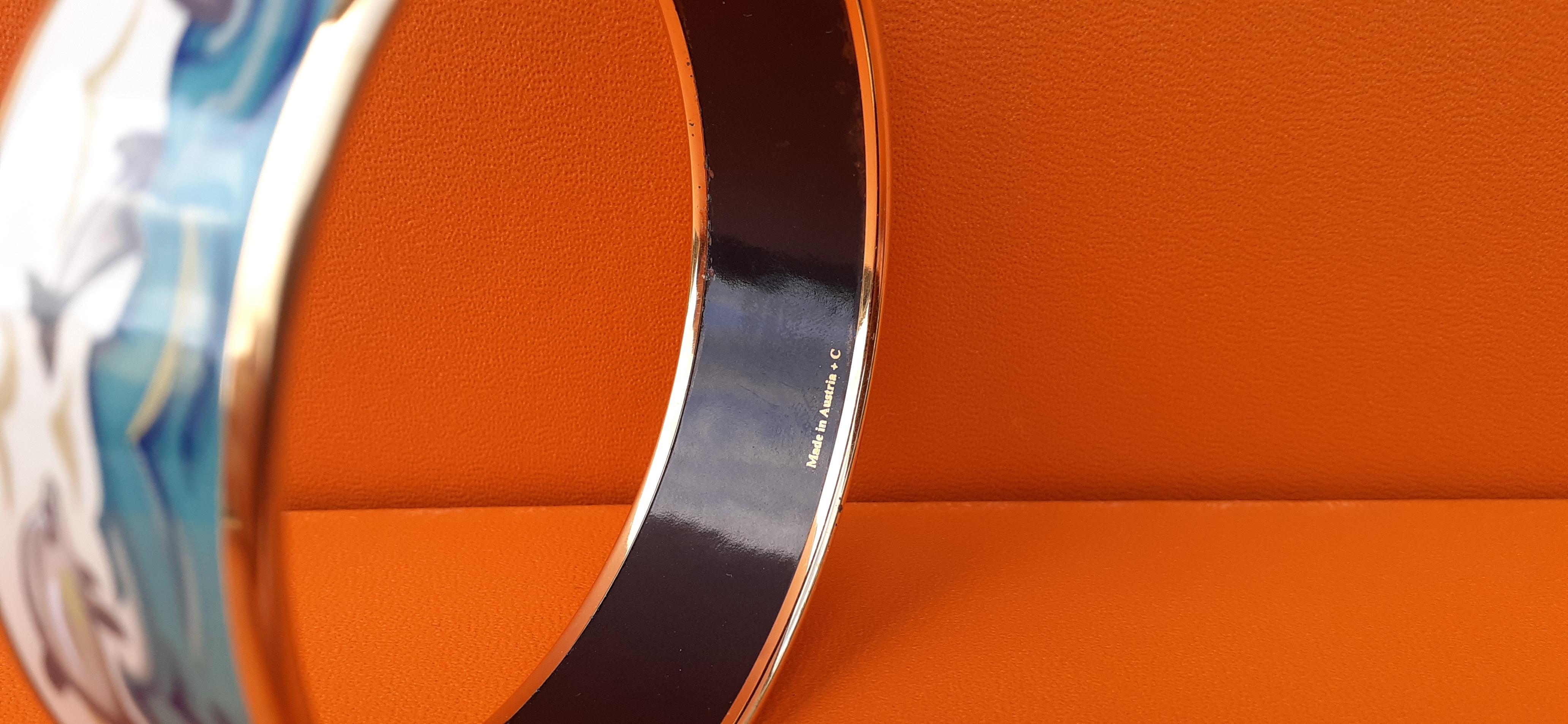 Hermès Emaille gedruckt Armband Delphine in See Gold Hdw Größe GM 70 RARE im Angebot 8