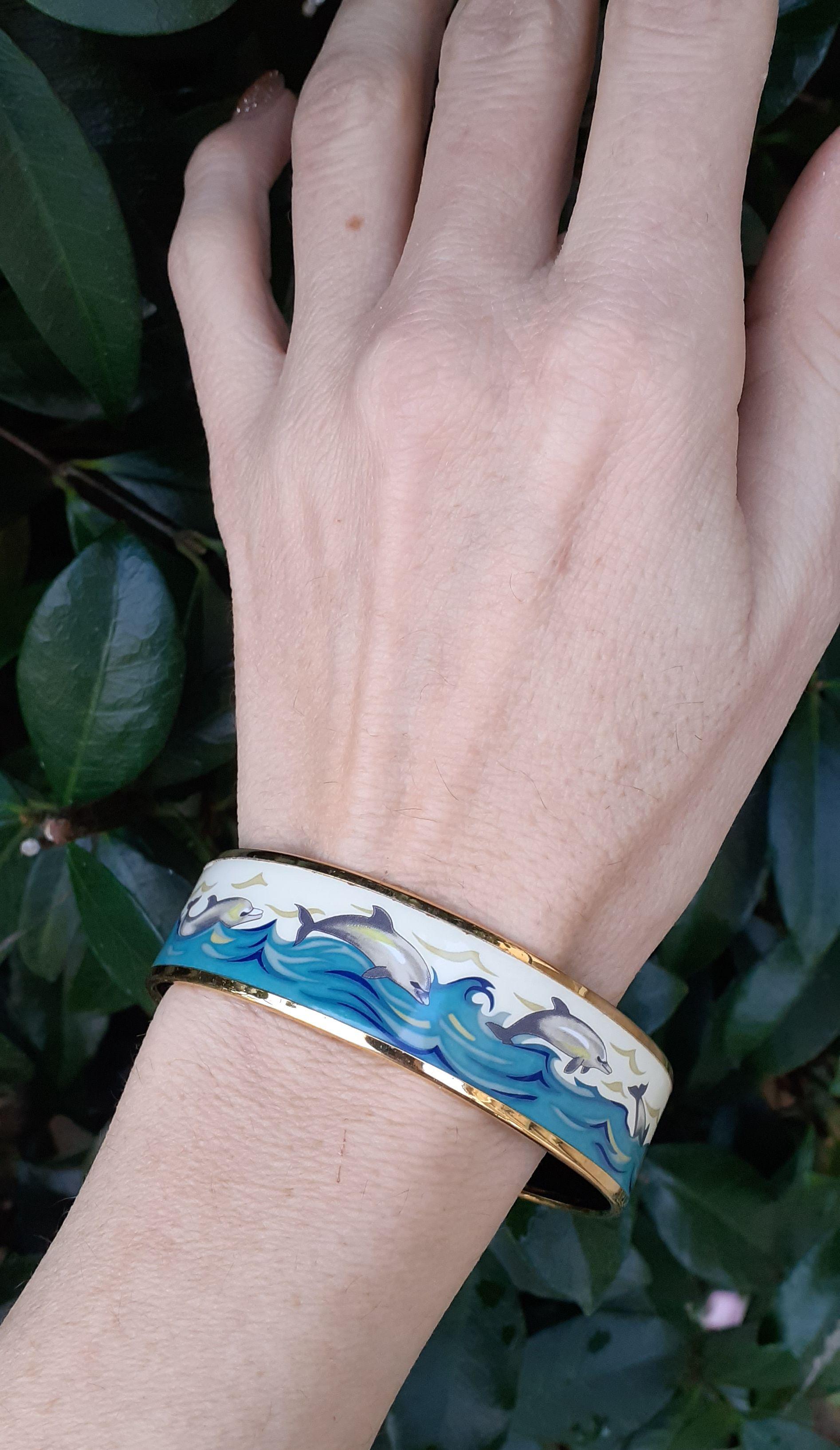 Hermès Enamel Printed Bracelet Dolphins in See Gold Hdw Size GM 70 RARE For Sale 9