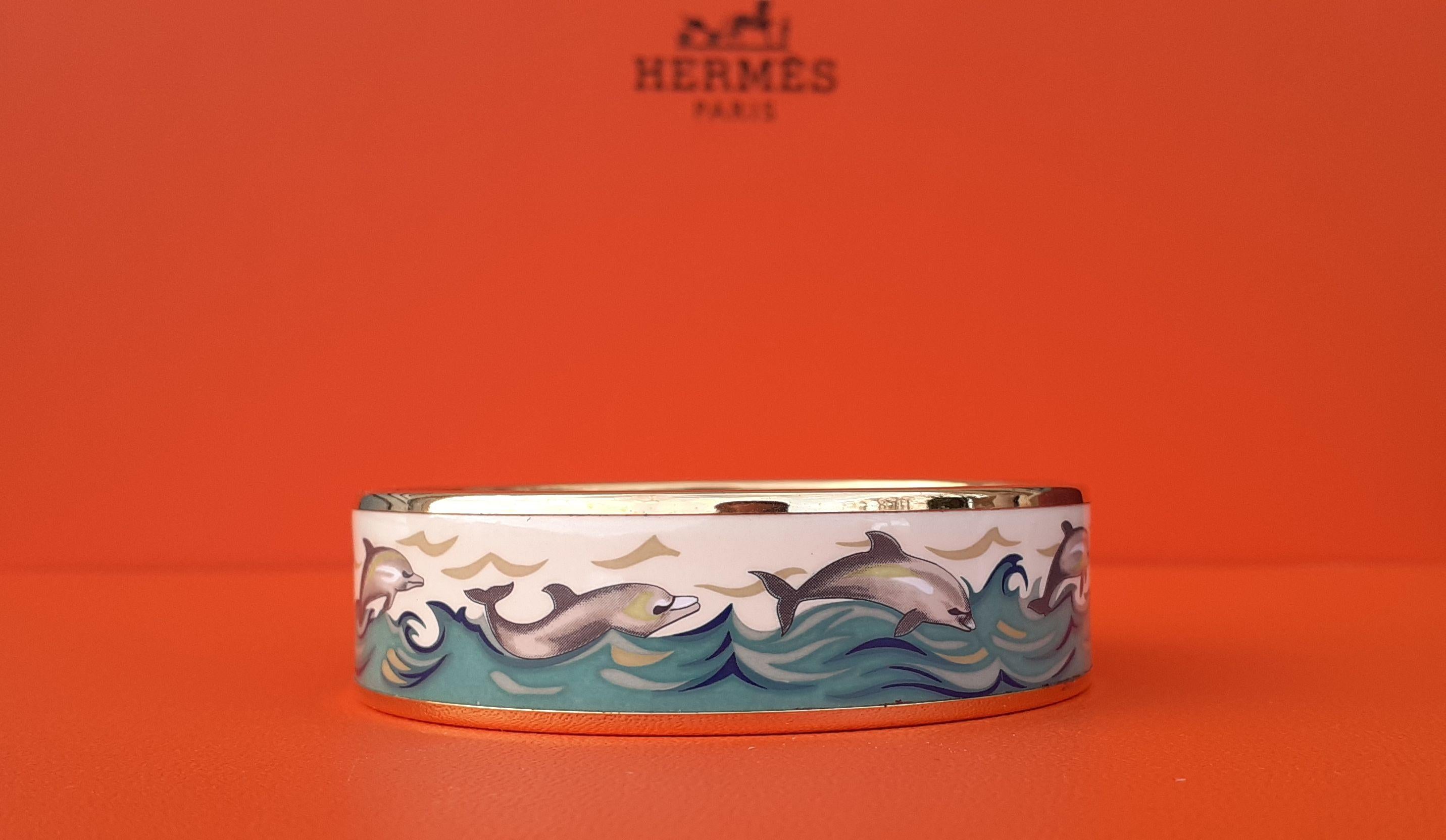 Hermès Enamel Printed Bracelet Dolphins in See Gold Hdw Size GM 70 RARE For Sale 1
