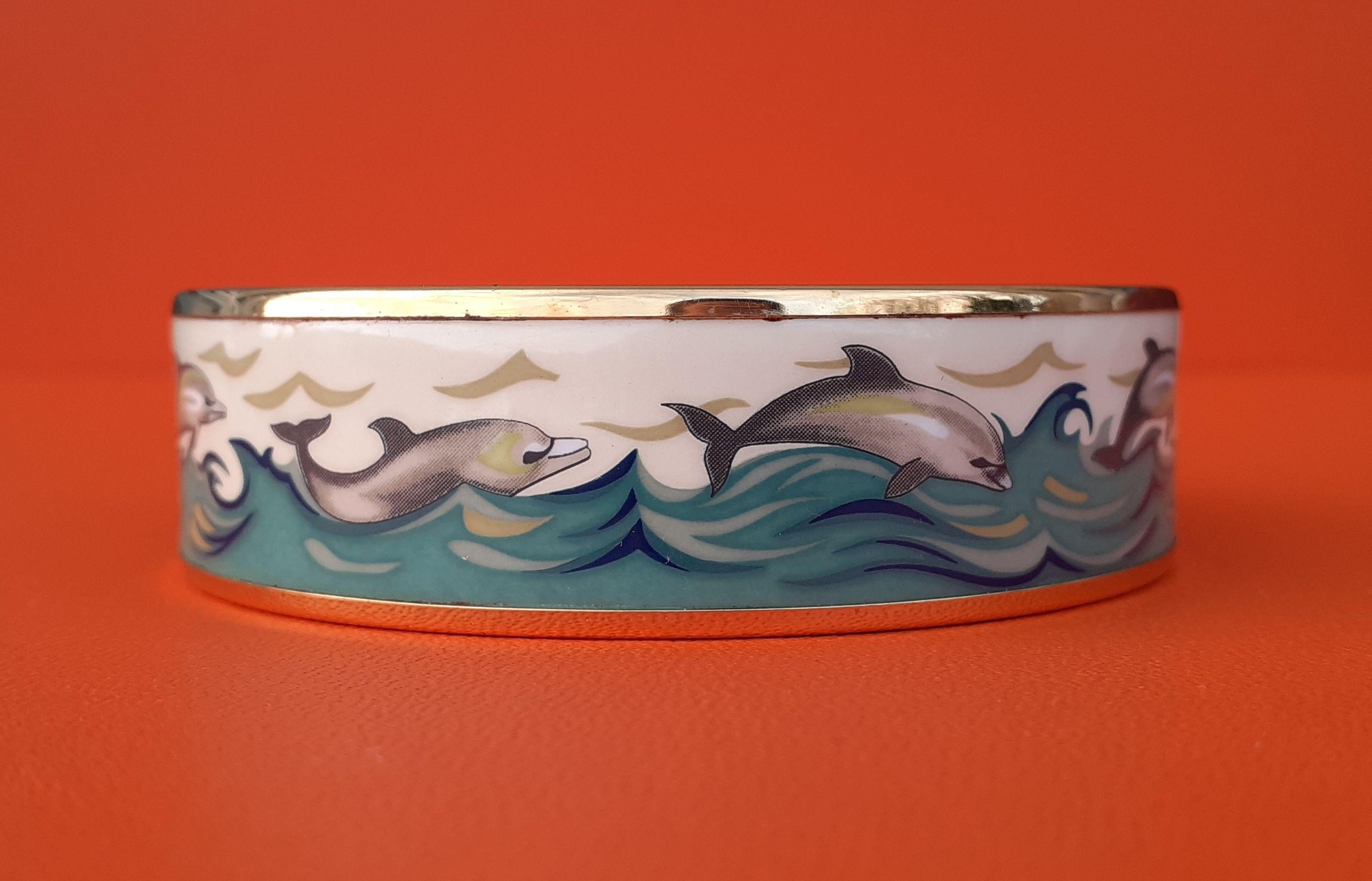 Hermès Enamel Printed Bracelet Dolphins in See Gold Hdw Size GM 70 RARE For Sale 3