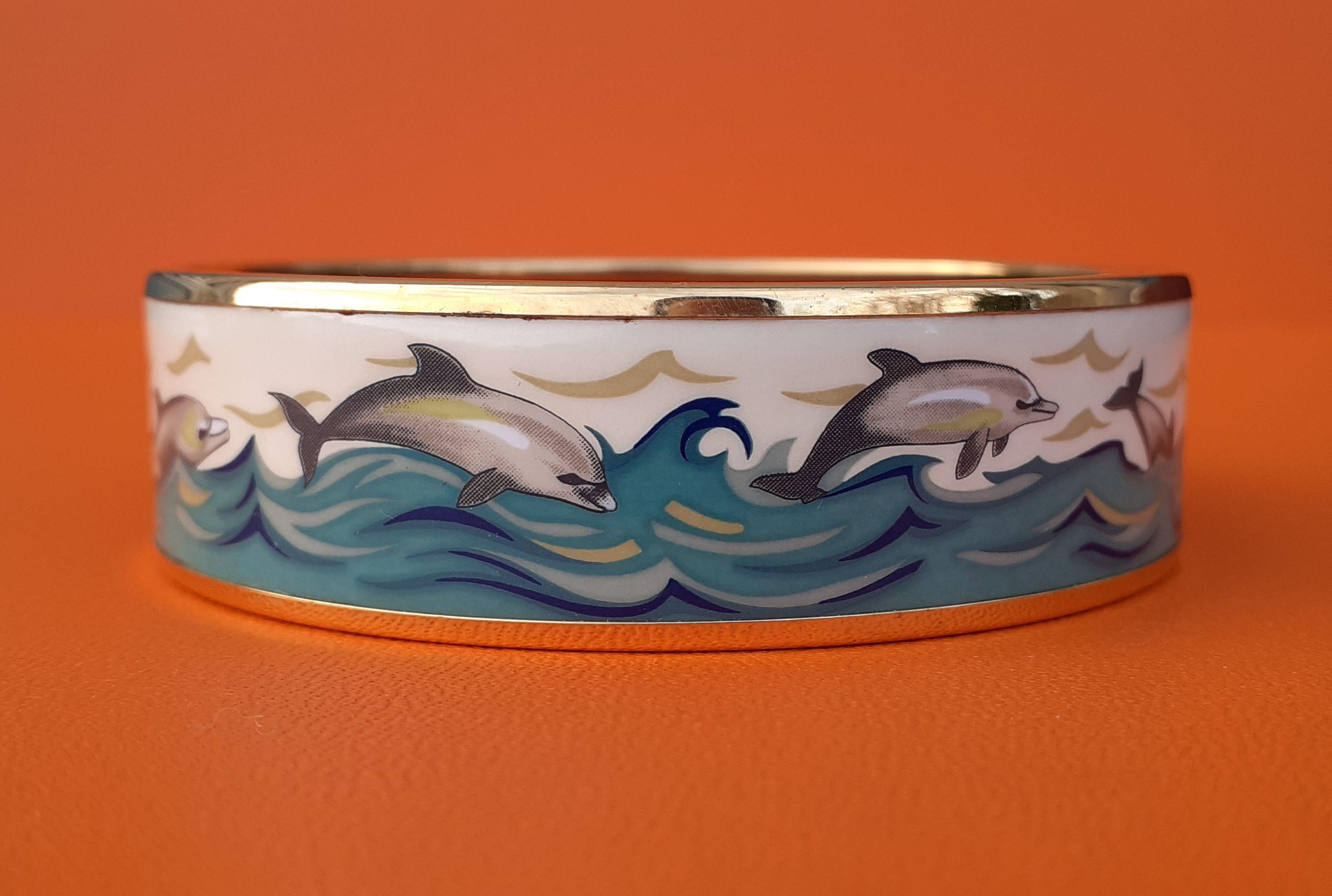 Hermès Enamel Printed Bracelet Dolphins in See Gold Hdw Size GM 70 RARE For Sale 4