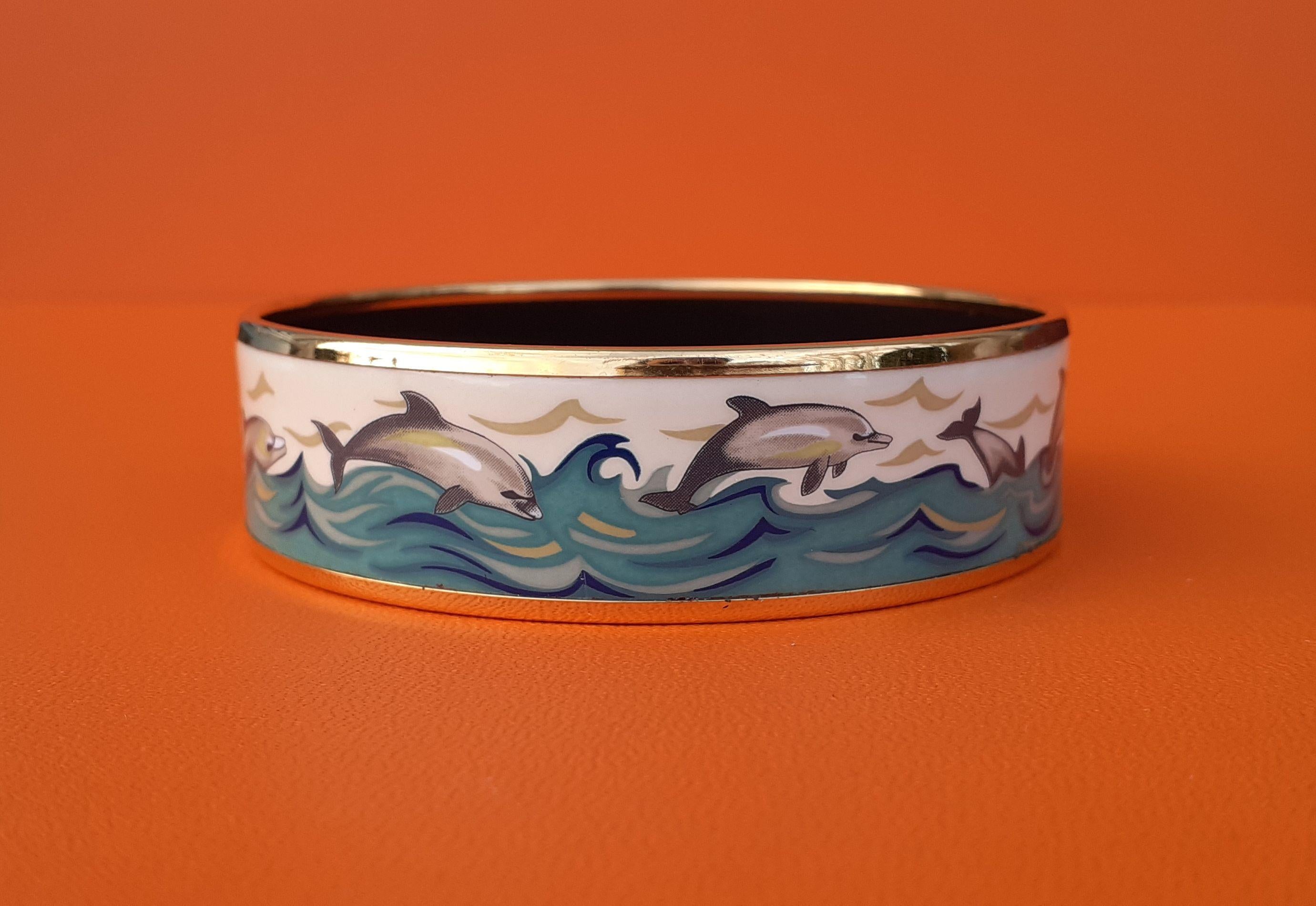 Hermès Enamel Printed Bracelet Dolphins in See Gold Hdw Size GM 70 RARE For Sale 5