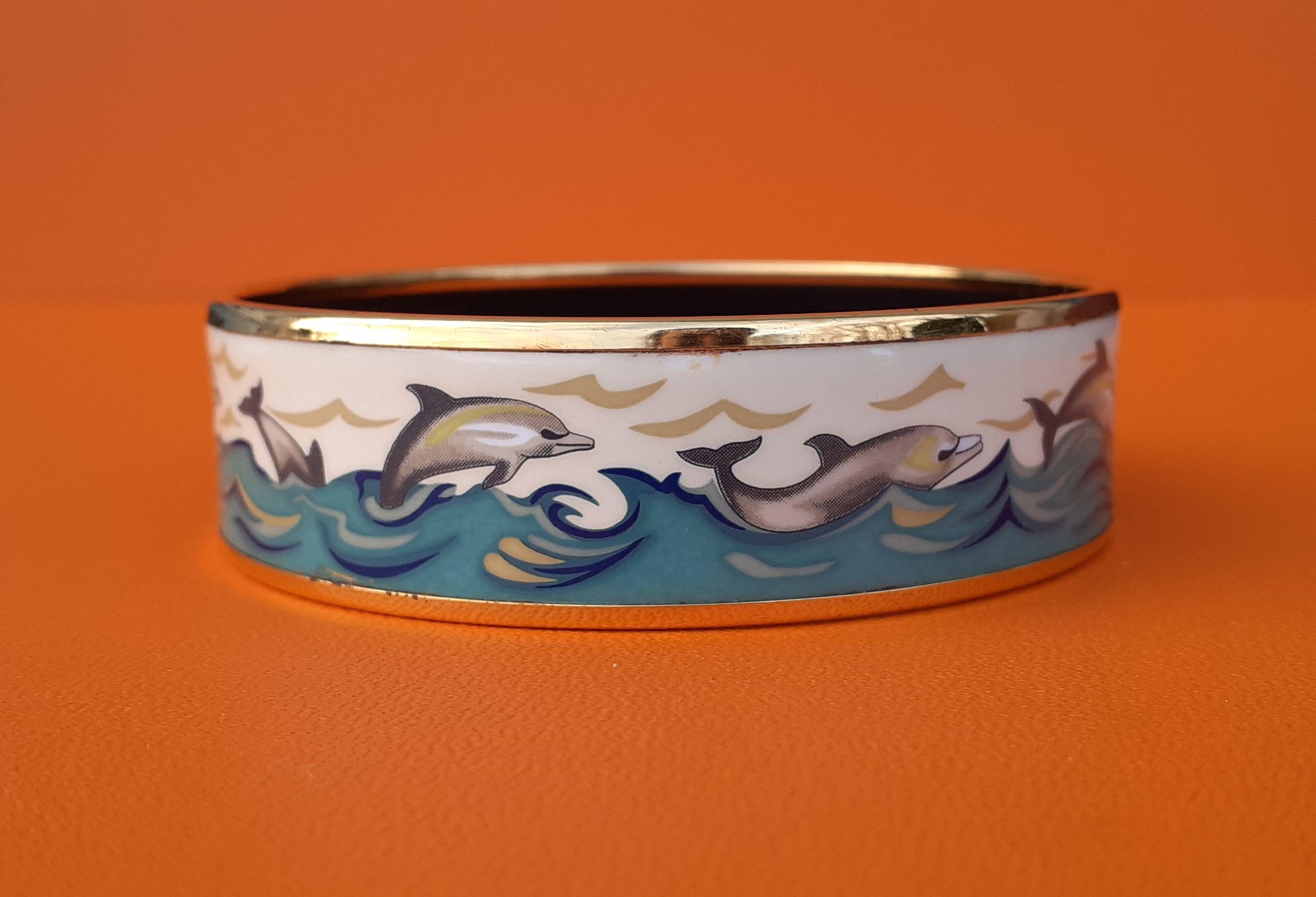 Hermès Enamel Printed Bracelet Dolphins in See Gold Hdw Size GM 70 RARE For Sale 6