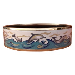 Hermès Emaille gedruckt Armband Delphine in See Gold Hdw Größe GM 70 RARE