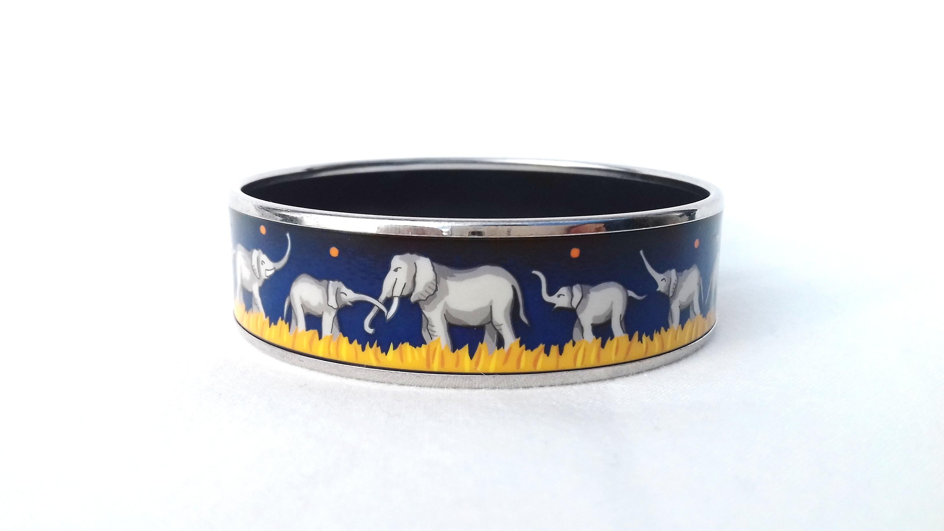 Beautiful Authentic Hermès Bracelet

Pattern: Elephants Grazing

Rare colorway ! Hard to find

Made in Austria + K 
 
Made of Printed Enamel and Palladium Plated Hardware (Silver-tone)

Colors: Blue background with orange polka dots, Grey Elephants,
