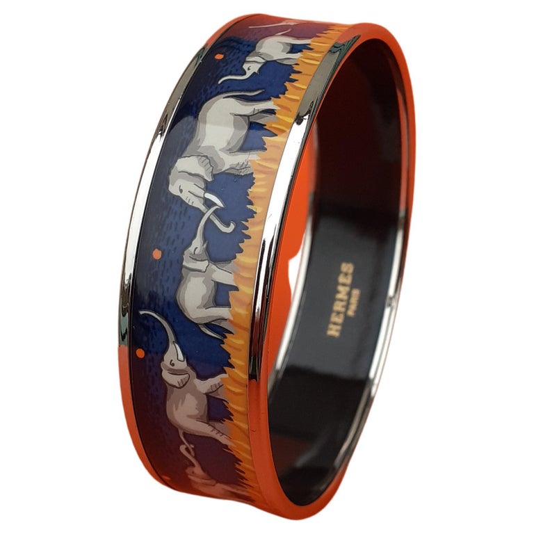 Hermès Enamel Printed Bracelet Elephants Grazing Blue Phw Size 65 at