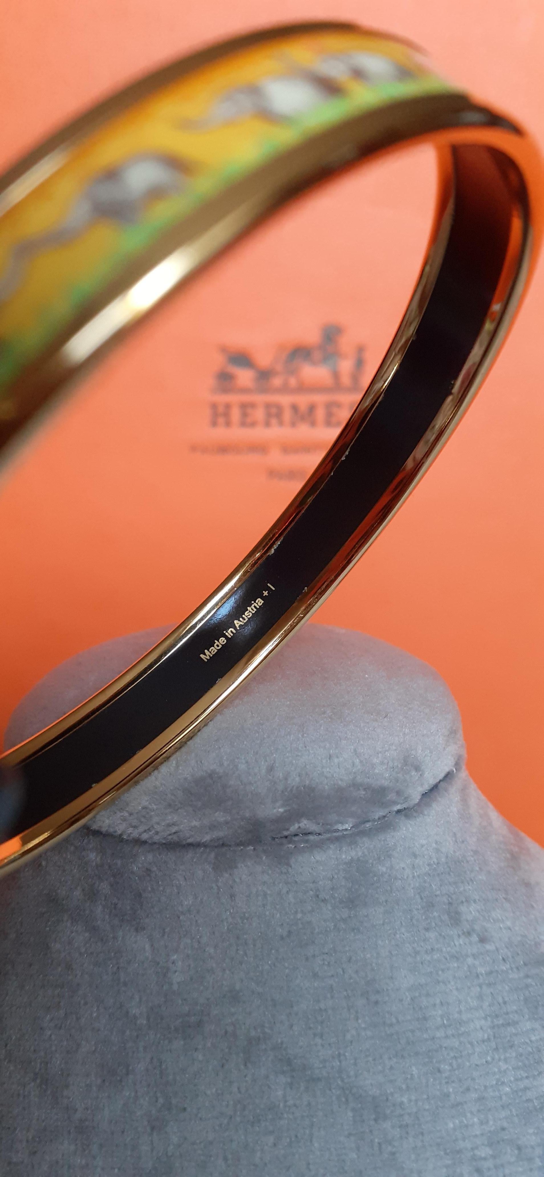 Hermès Enamel Printed Bracelet Elephants Grazing Yellow Ghw Narrow Size 65 For Sale 6
