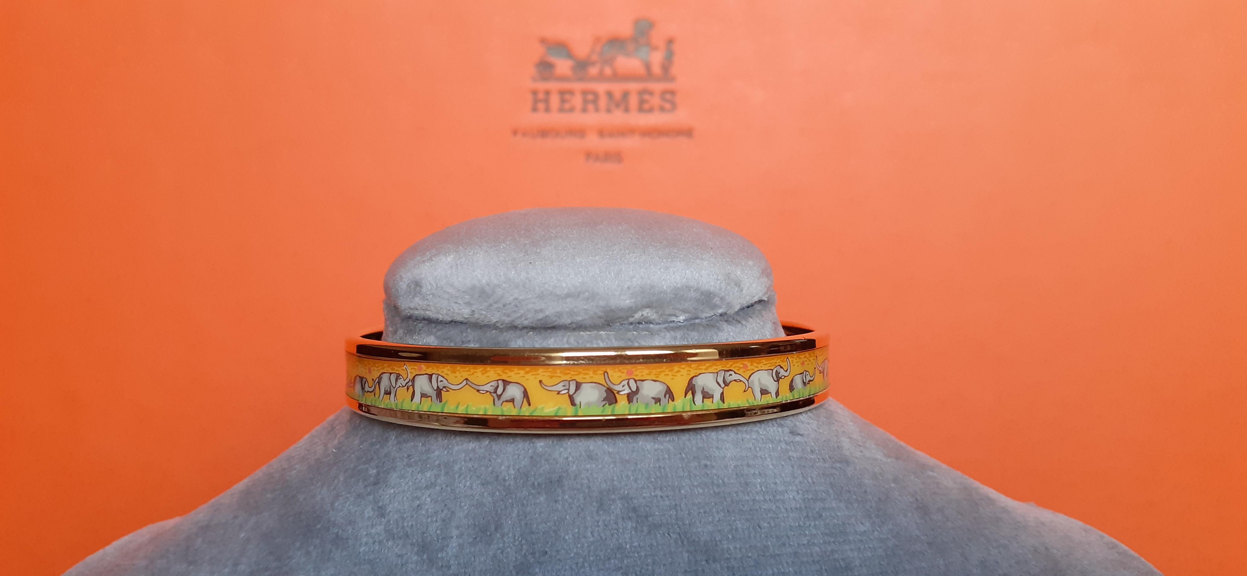 Women's Hermès Enamel Printed Bracelet Elephants Grazing Yellow Ghw Narrow Size 65 For Sale
