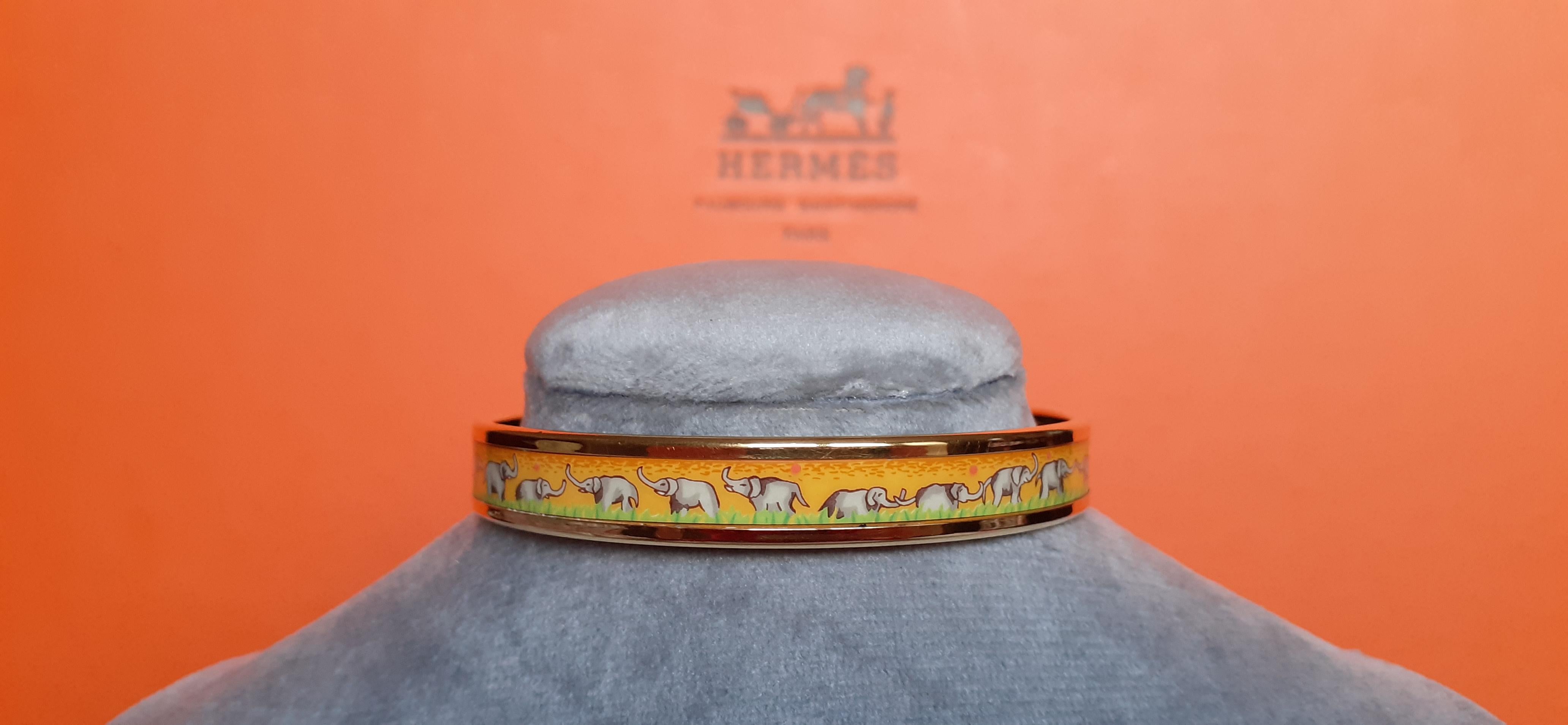 Hermès Enamel Printed Bracelet Elephants Grazing Yellow Ghw Narrow Size 65 For Sale 2