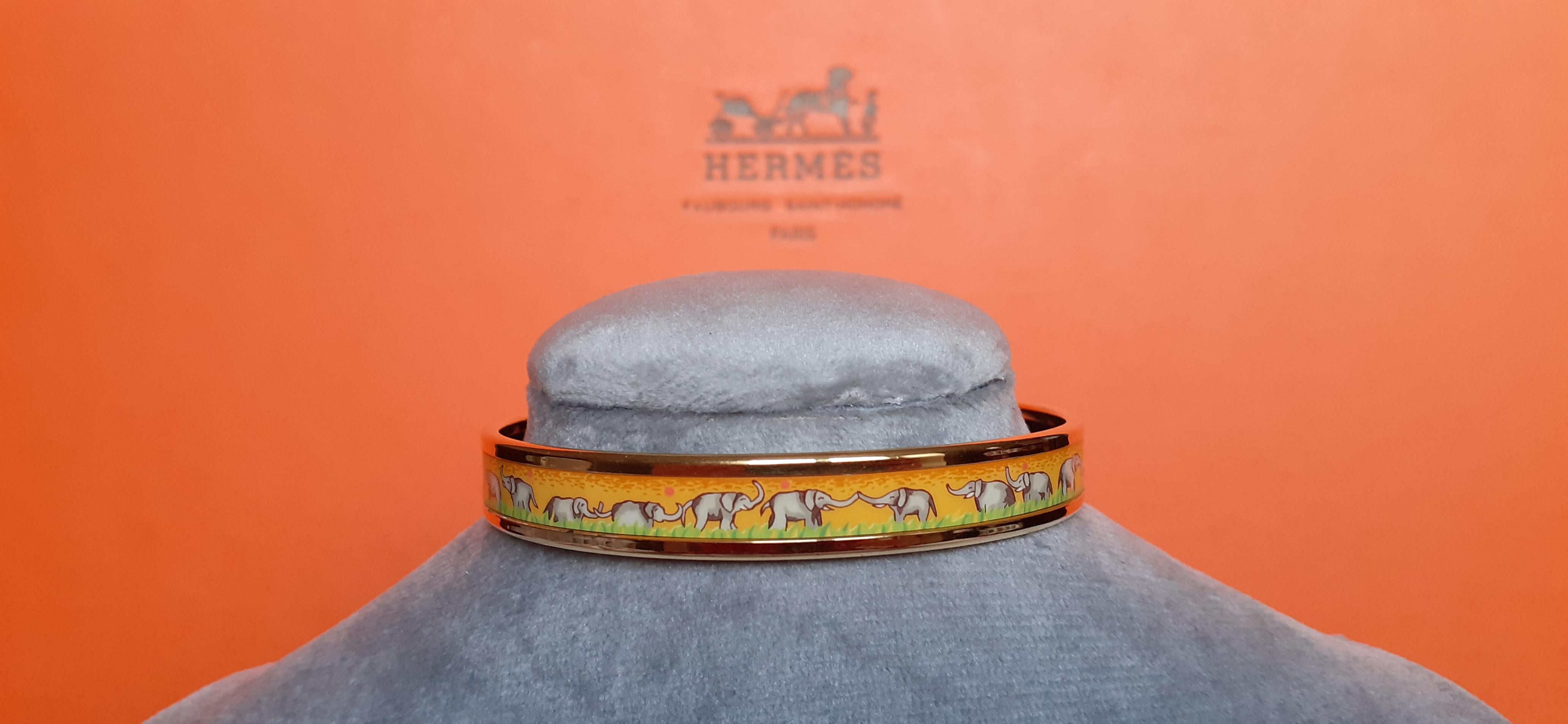Hermès Enamel Printed Bracelet Elephants Grazing Yellow Ghw Narrow Size 65 For Sale 3