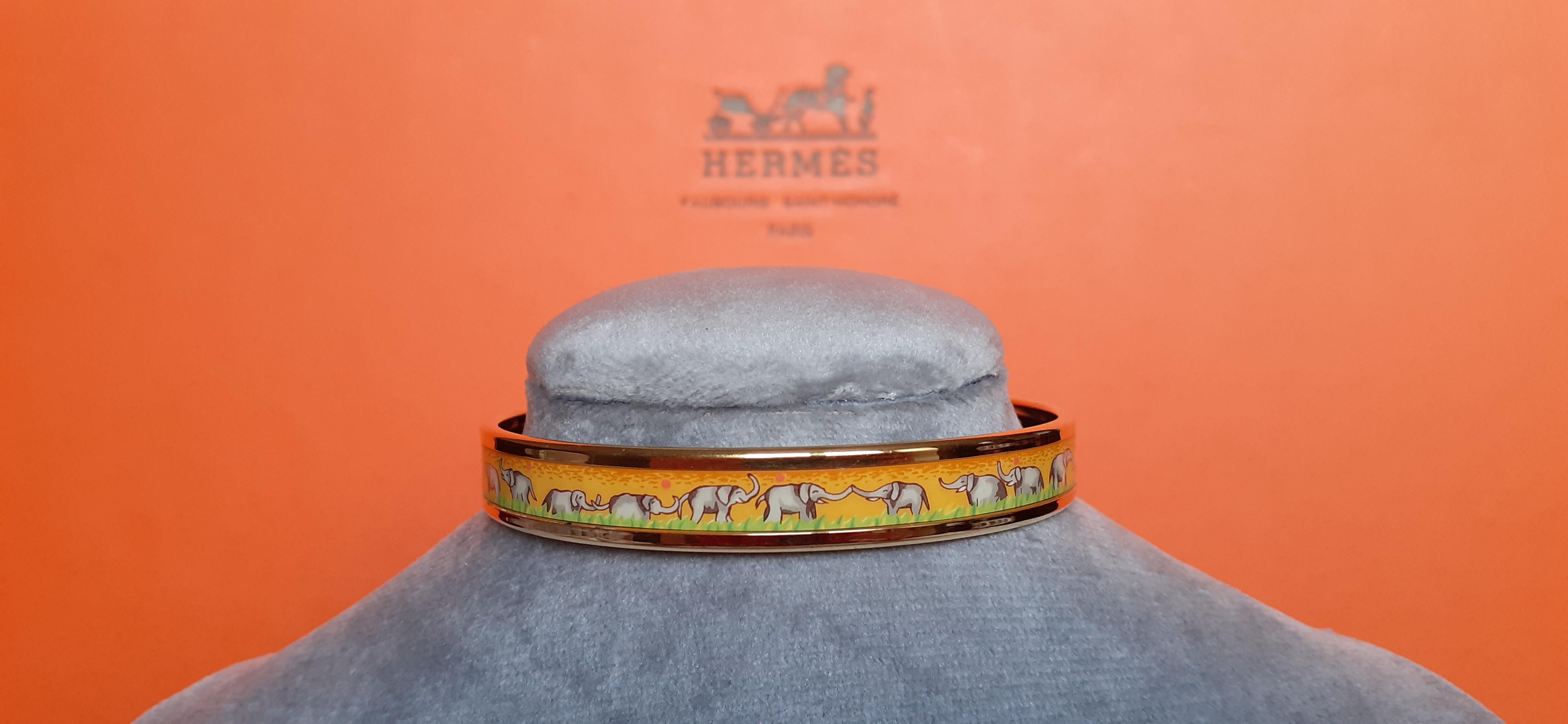 Hermès Enamel Printed Bracelet Elephants Grazing Yellow Ghw Narrow Size 65 For Sale 4