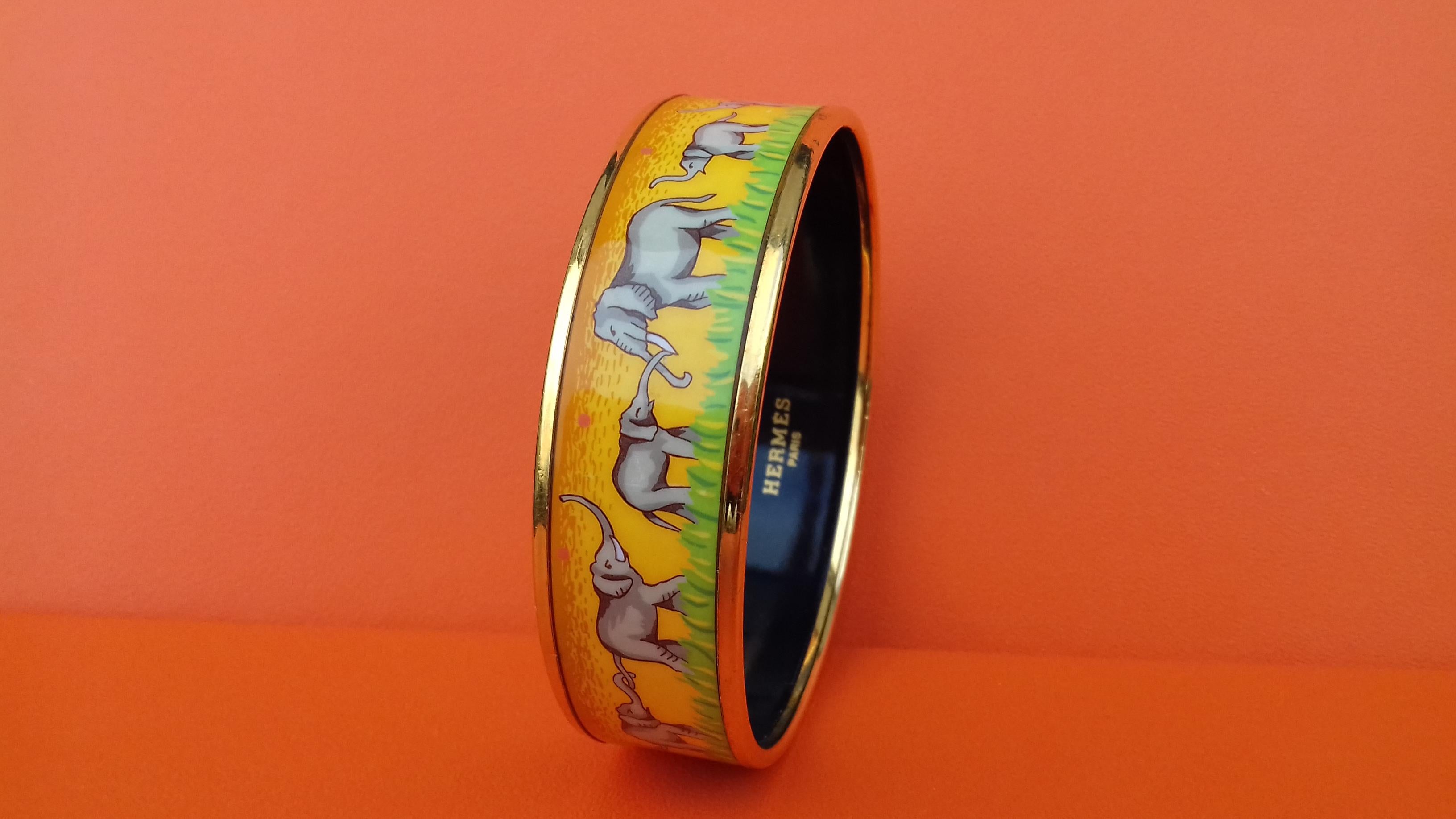 Gorgeous Authentic Hermès Bracelet

A grail ! Hard to find

Pattern: Elephants Grazing

Made in Austria + I

Made of printed Enamel and Gold Plated Hardware

Colorways: Yellow background with discreet Pink peas, Grey elephants and Green grass,