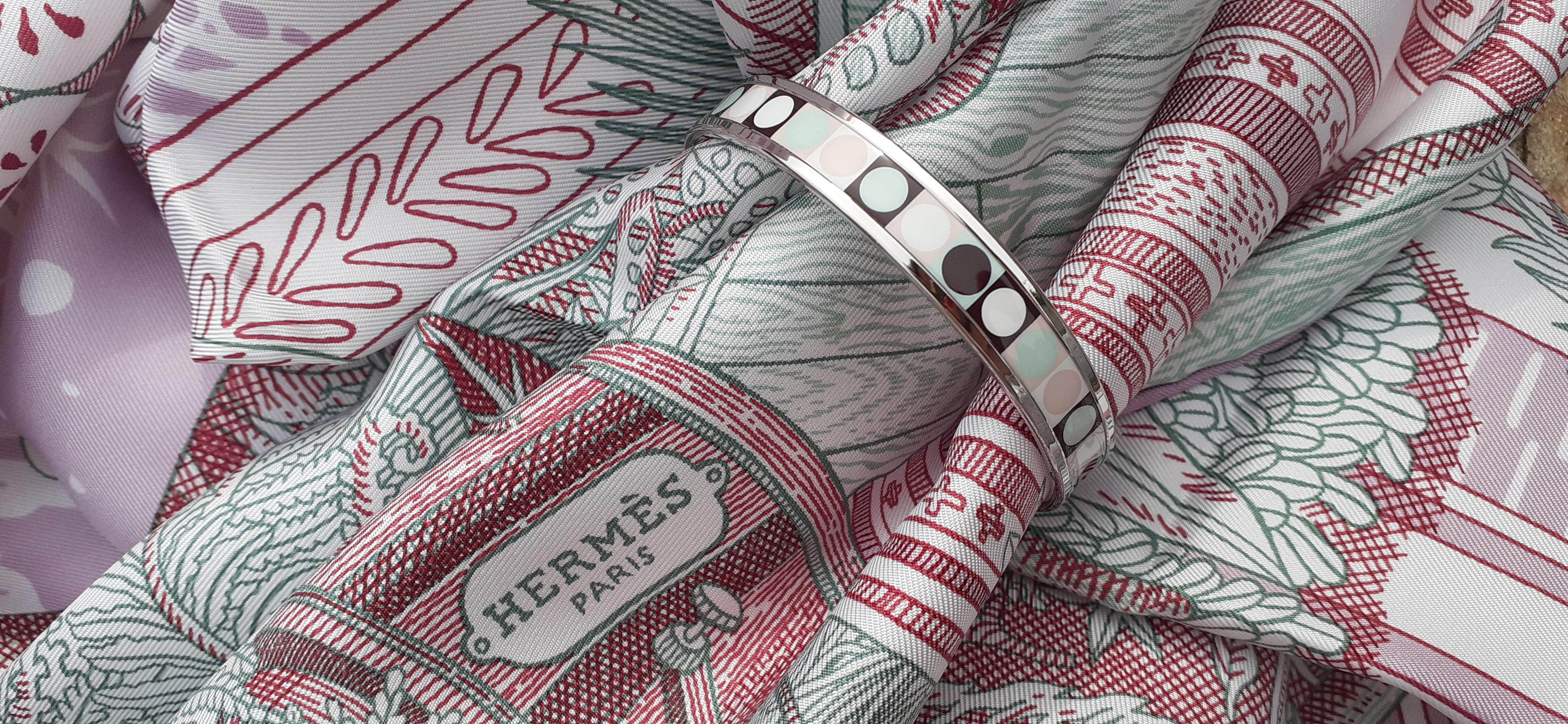 Hermes Emaille gedruckt Armband geometrischen Druck neue Phw Größe 65 schmal Damen im Angebot