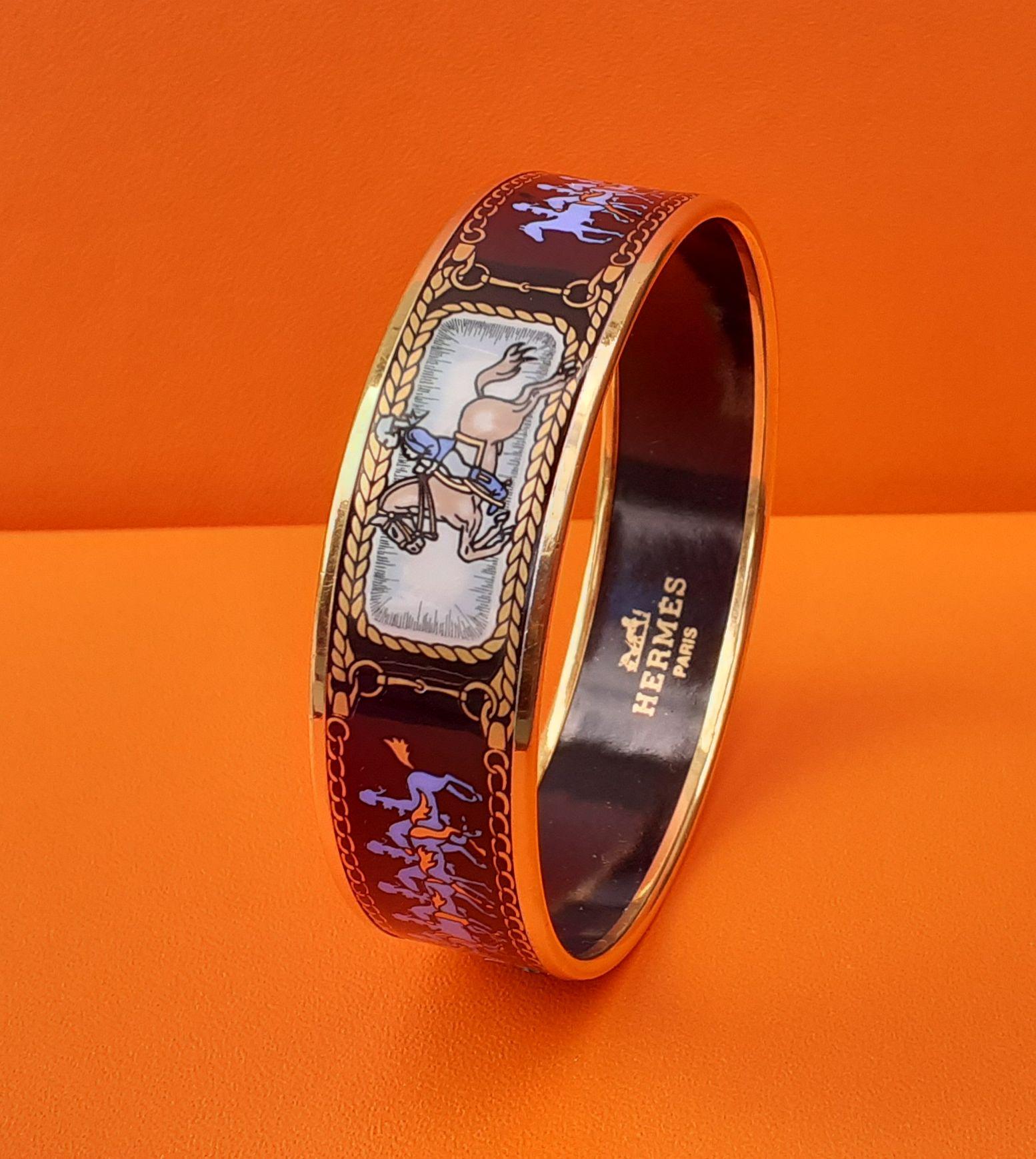 Beautiful and RARE Authentic Hermès Bracelet

Pattern: Horses and Riders

Made in Austria

Made of enamel printed and gold plated hardware

Colorways: Black, Blue, White

The hind legs and the tails of the horses are golden, which brings very
