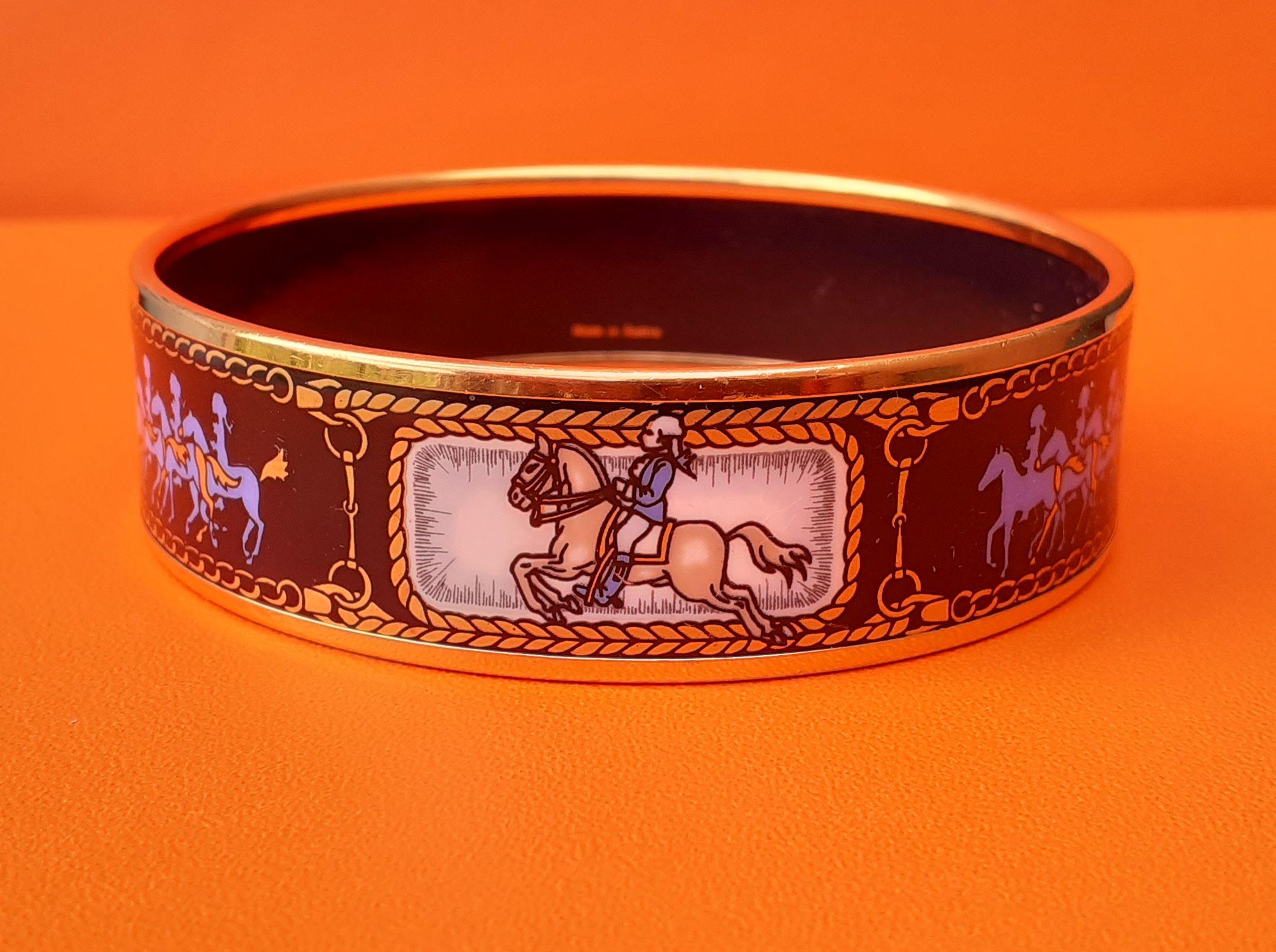 Hermès Emaille bedrucktes Armband Pferde Reiter Muster Gold Hdw Größe GM 70 im Angebot 2