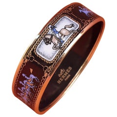 Hermès Bracelet en or imprimé émail avec motif de chevaux cavaliers et motif de cavaliers, taille GM 70