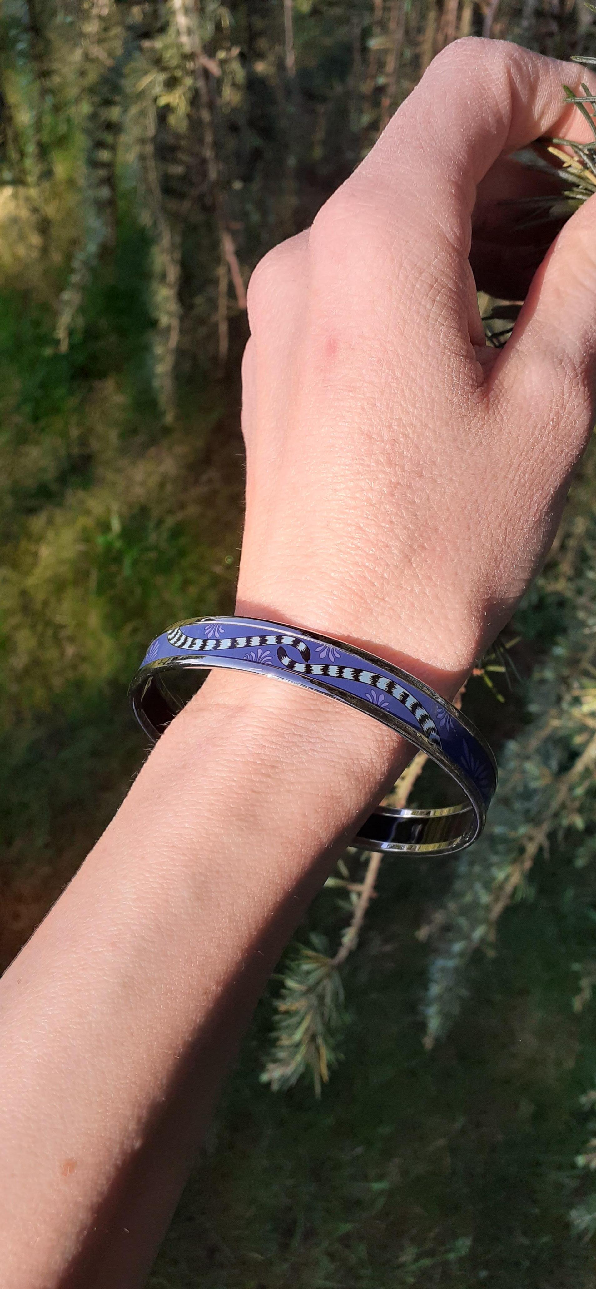 Hermès Bracelet imprimé émaillé léopard en palladium bleu étroit Hdw Taille GM 70 en vente 5