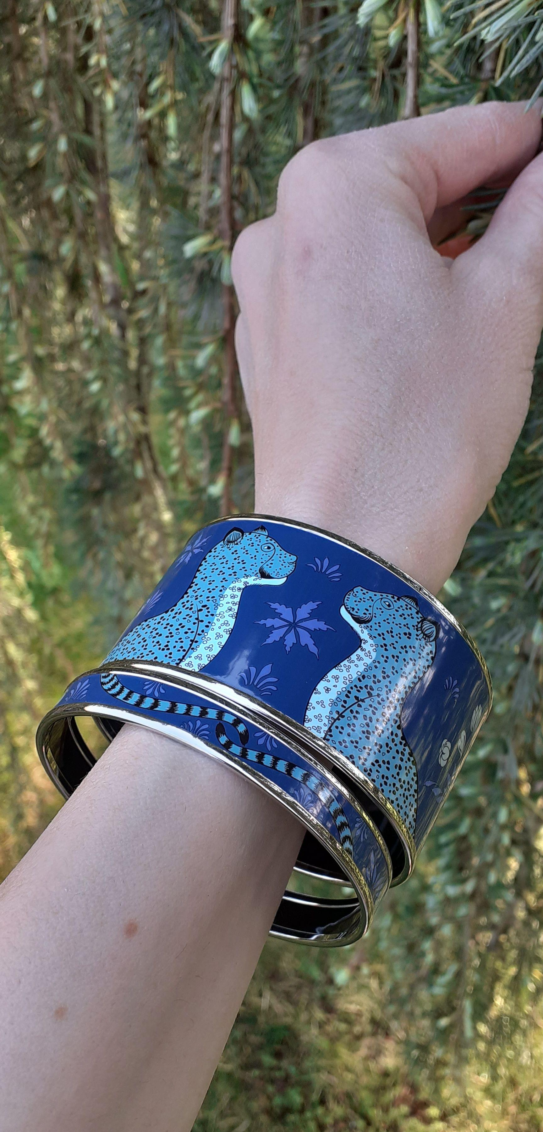 Hermes Enamel Printed Bracelet Leopards Blue Narrow Palladium Hdw Size GM 70 For Sale 6