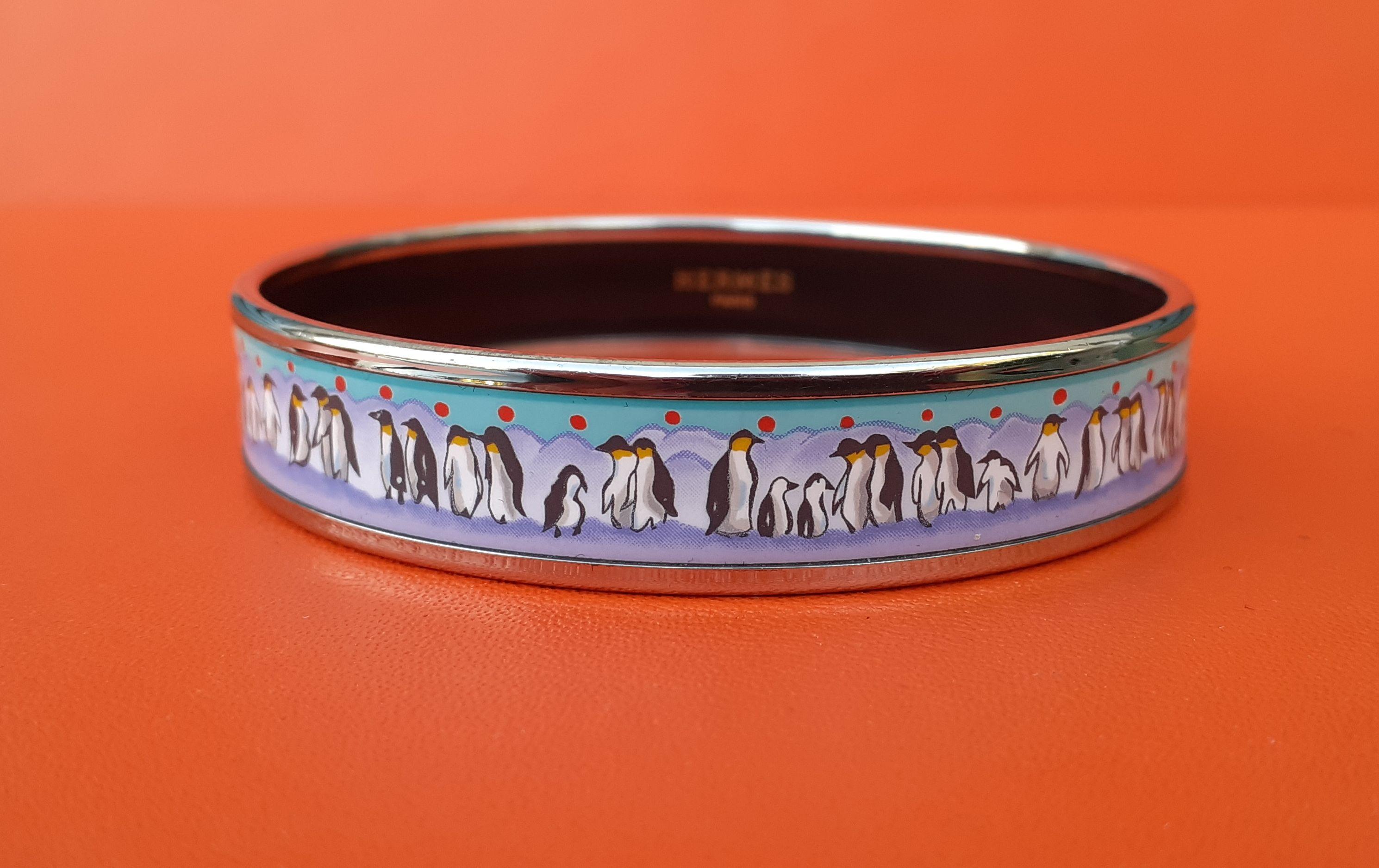 Beautiful Authentic Hermès Bracelet

Pattern: Penguins on ice

Made in Austria + E

Made of printed Enamel and Palladium plated Hardware (Silver-Tone)

Colorways: Turquoise Blue and Purple Background, Black and White Penguins, Red polka