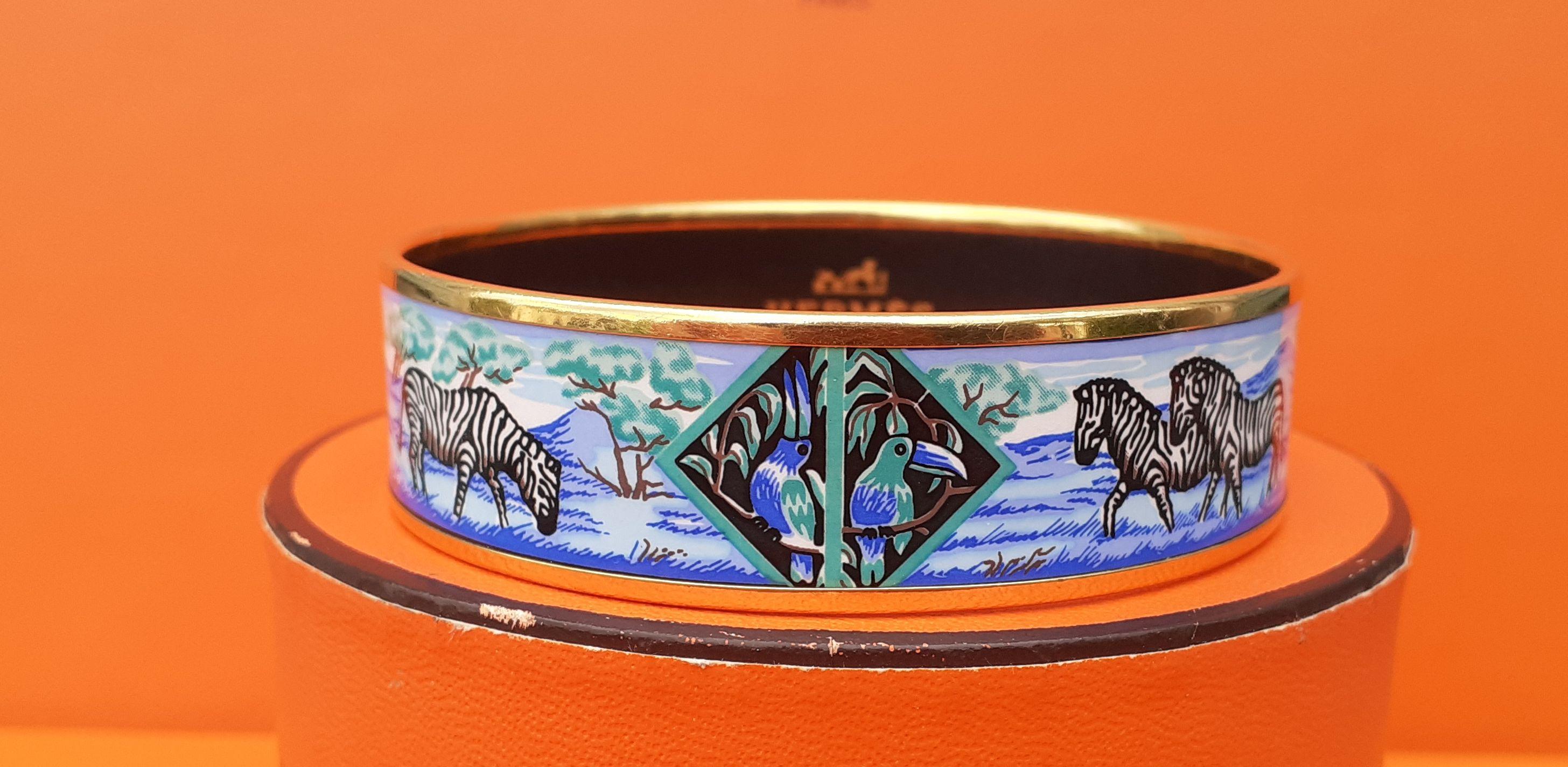 Super Rare and Beautiful Authentic Hermès Bracelet

Pattern: Zebras and Toucans

From the scarf called 