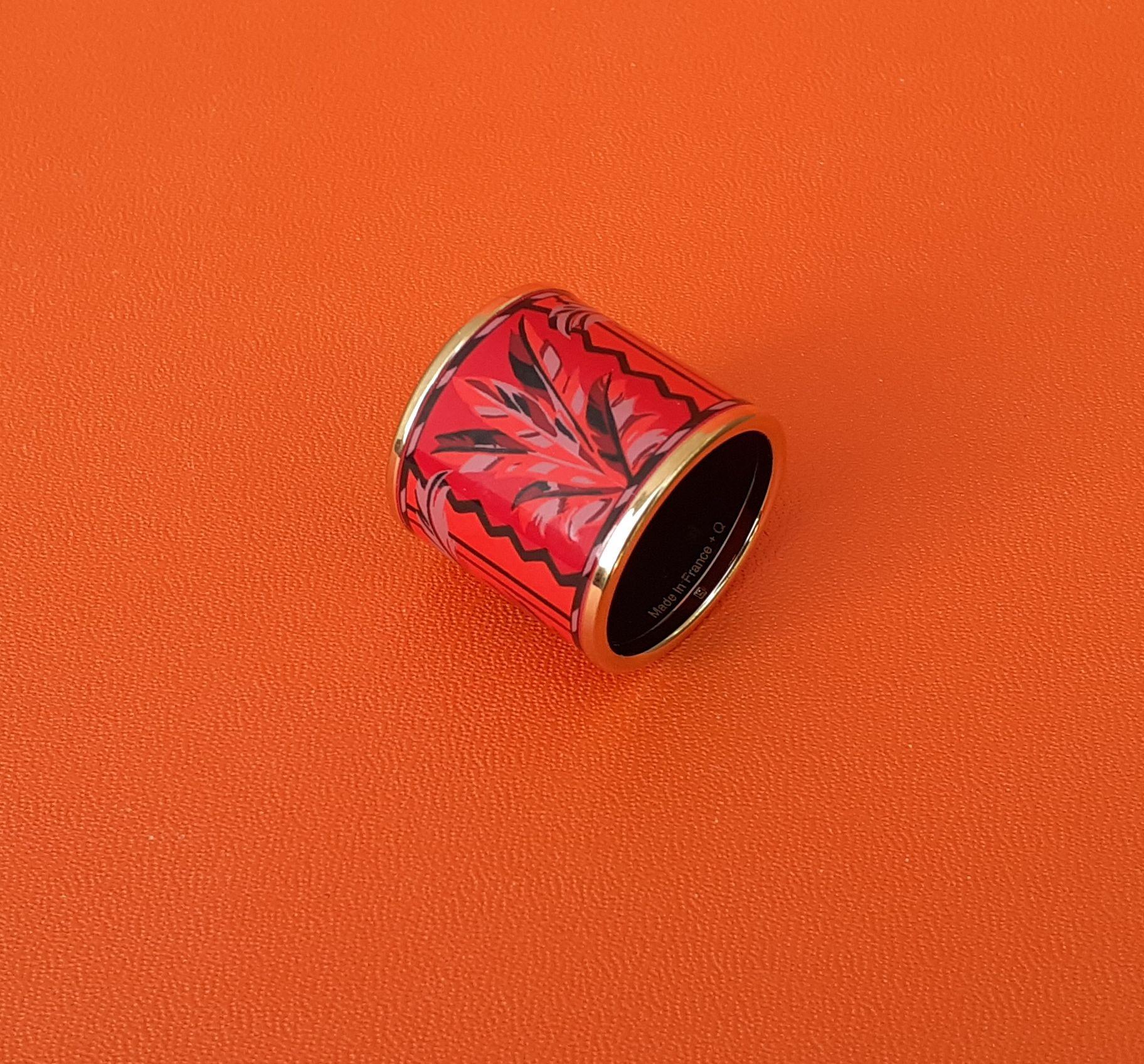 Hermès Enamel Printed Scarf Ring Brazil Feathers with Gold Hdw For Sale 3