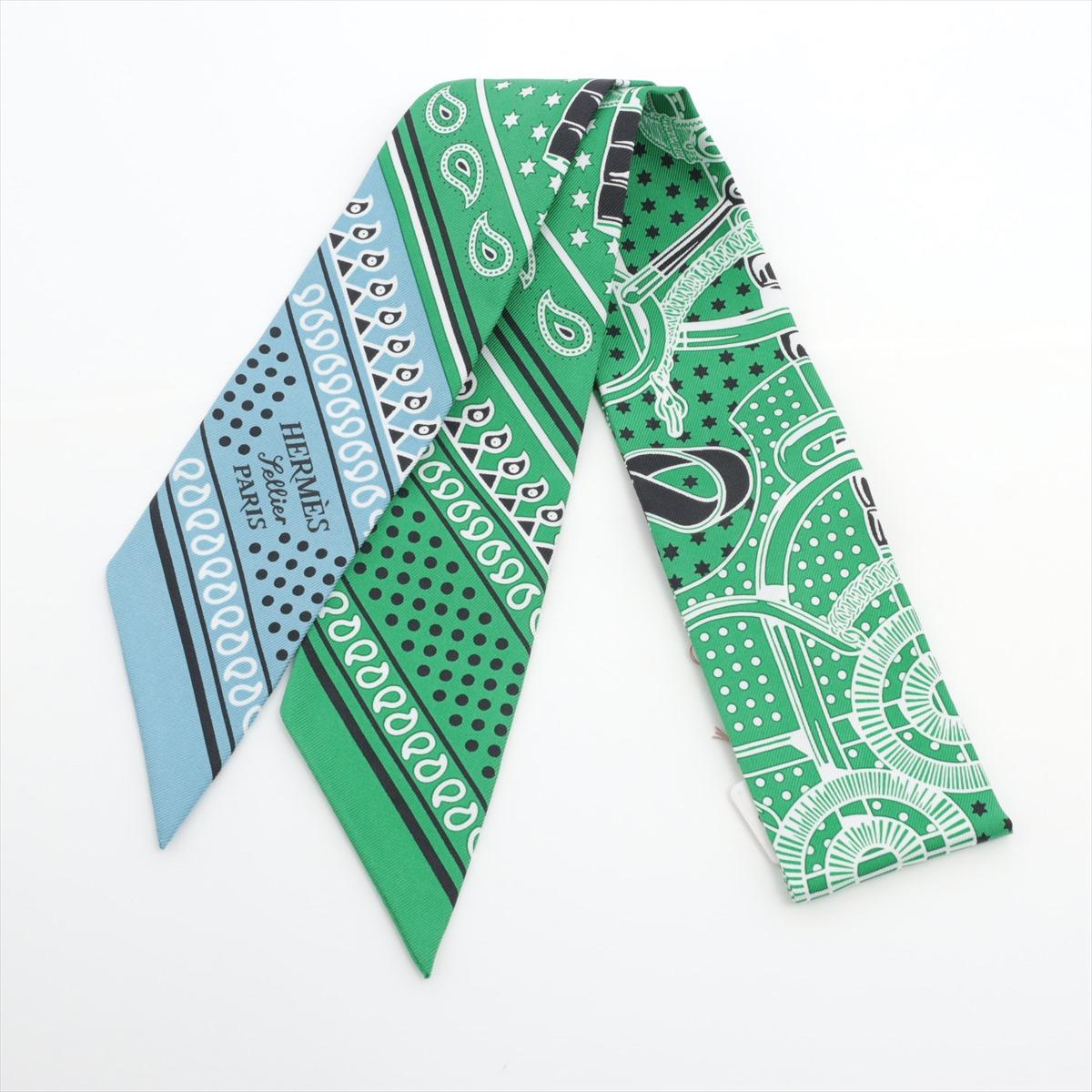 The Hermès Eperon d'Or Bandana Twilly is a chic and versatile accessory that exudes sophistication. Crafted from luxurious silk, the bandana Twilly features the iconic Eperon d'Or design, inspired by equestrian motifs and adorned with intricate