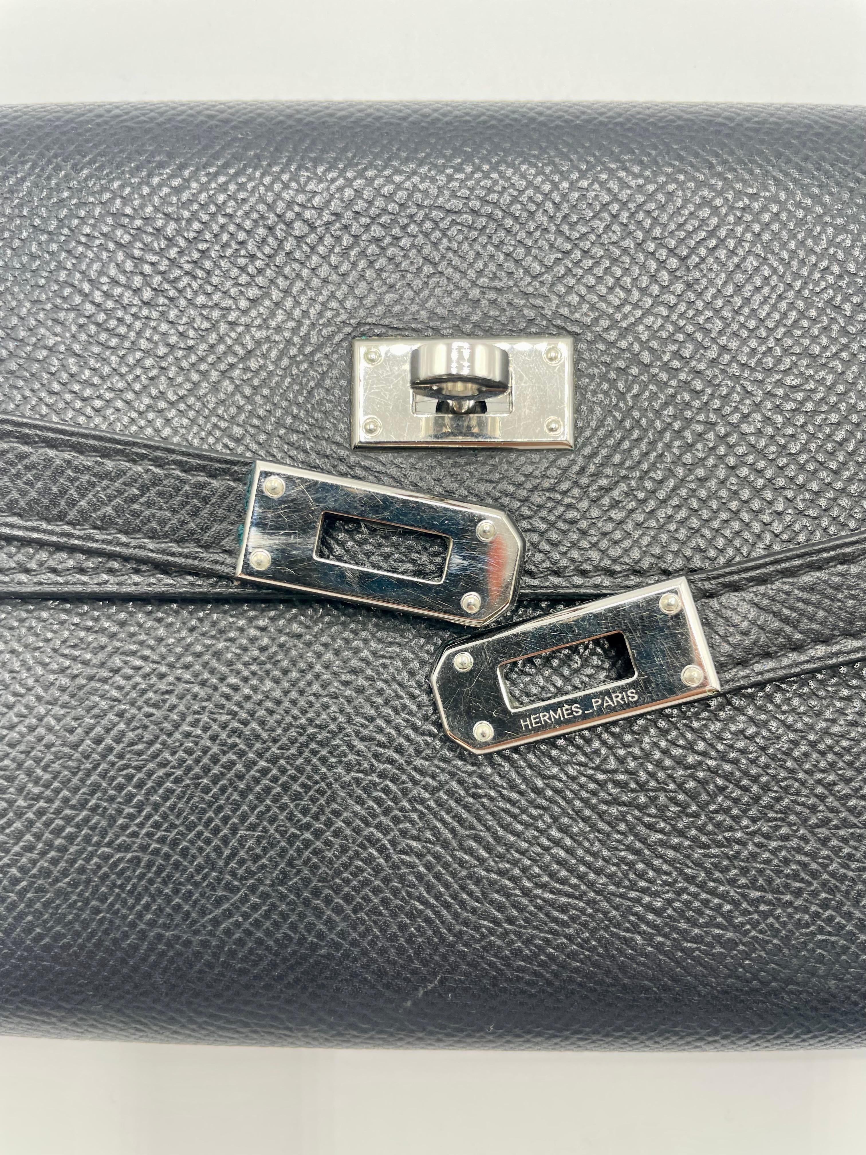 Hermès Epsom Schwarz Kelly Brieftasche  für Damen oder Herren im Angebot