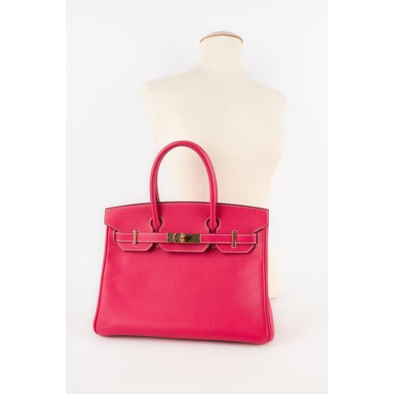 Hermès - (Made in France) 30cm Epsom calfskin 'Birkin' bag in a Tyrian pink. Gold-plated ties and fastener. Double handle. A 2011 Collection.

Additional information:
Condition: Very good condition
Dimensions: Length: 30 cm - Height: 23 cm - Depth: