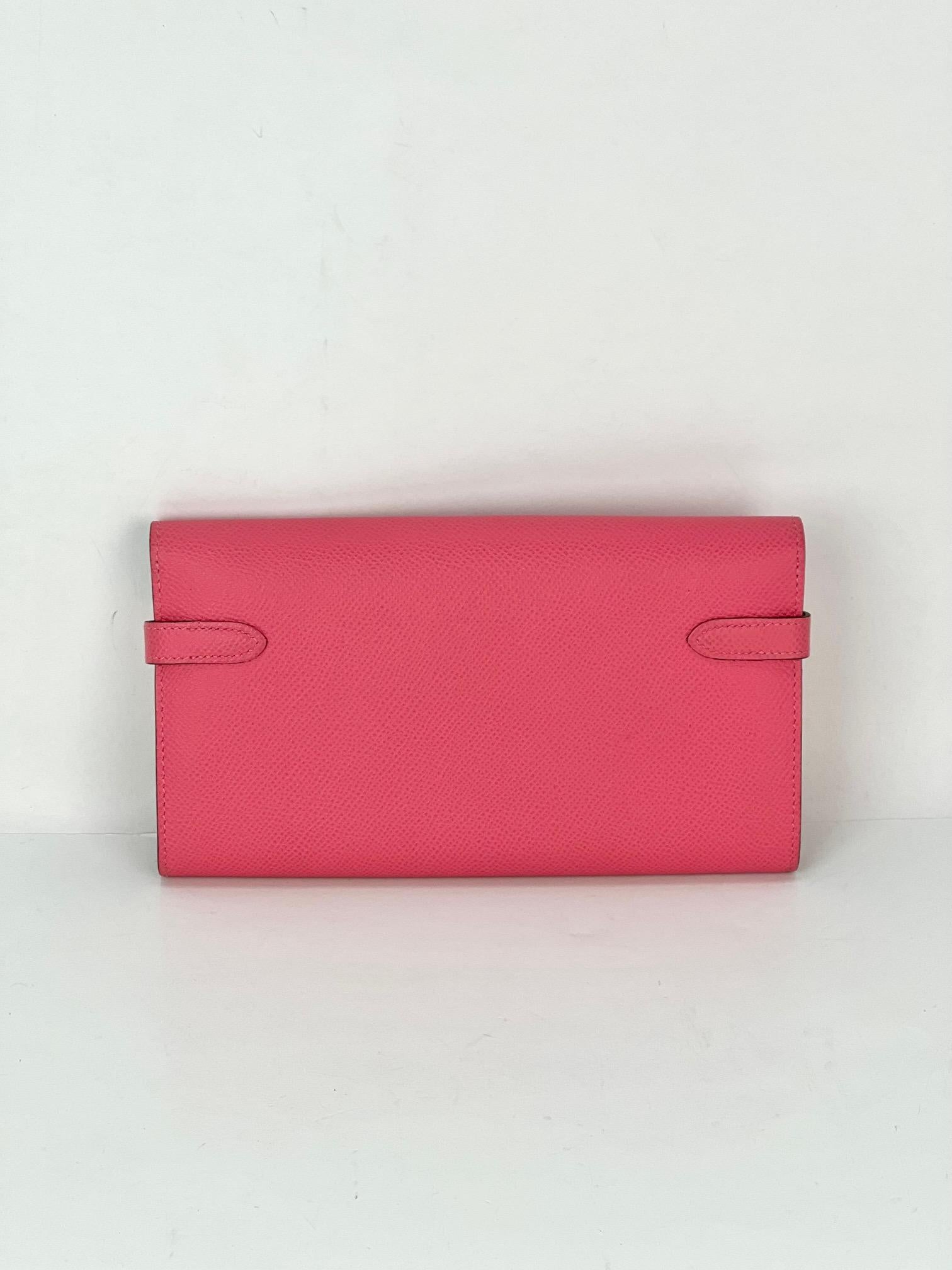 HERMES Epsom Kelly Longue Rose Azalee Wallet   In Excellent Condition For Sale In Freehold, NJ