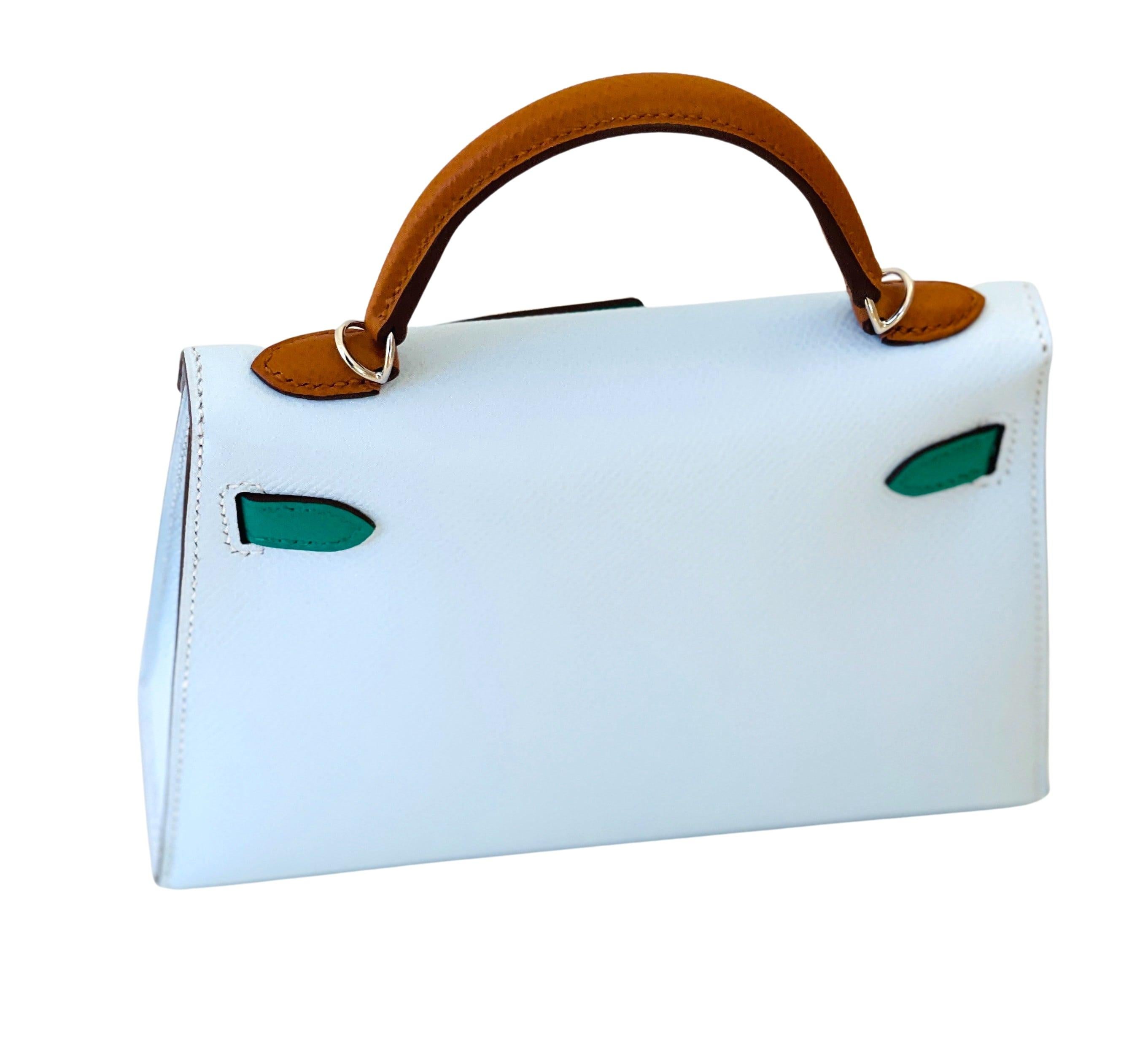 This Kelly, in the Sellier style, is in Blue Brume, Vert Jade and Gold epsom with palladium hardware and has tonal stitching, two straps with front toggle closure, clochette with lock and two keys, single rolled handle and removable shoulder