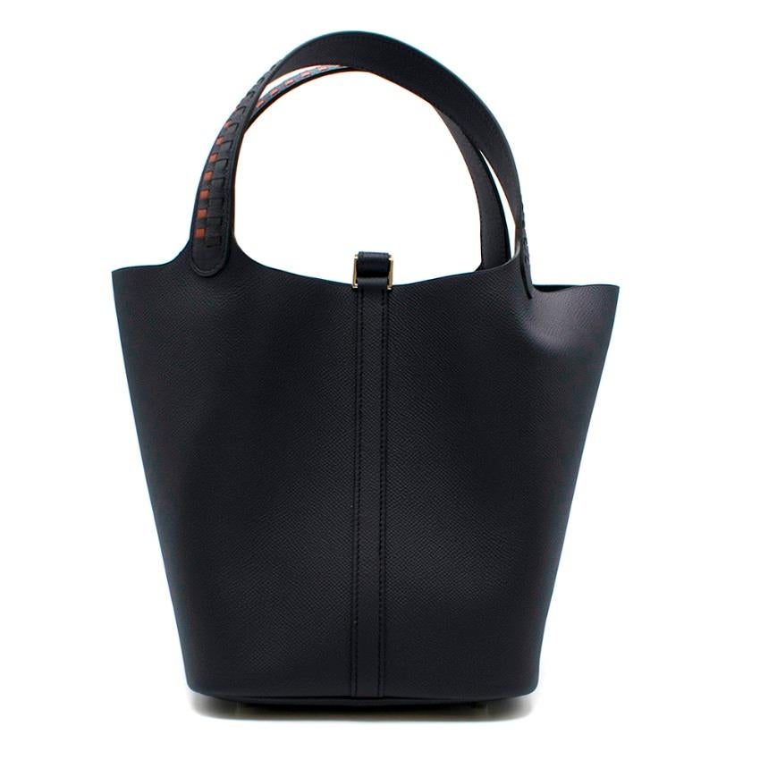 Hermes Epsom Tressage De Cuir Picotin Lock 22

Âge : D 2019
Couleur - Bleu Indigo/Noir/Brique
Deux poignées supérieures
Fermeture de la sangle supérieure

ENSEMBLE COMPLET

Cet article peut être consulté dans nos bureaux de Marylebone. Service de