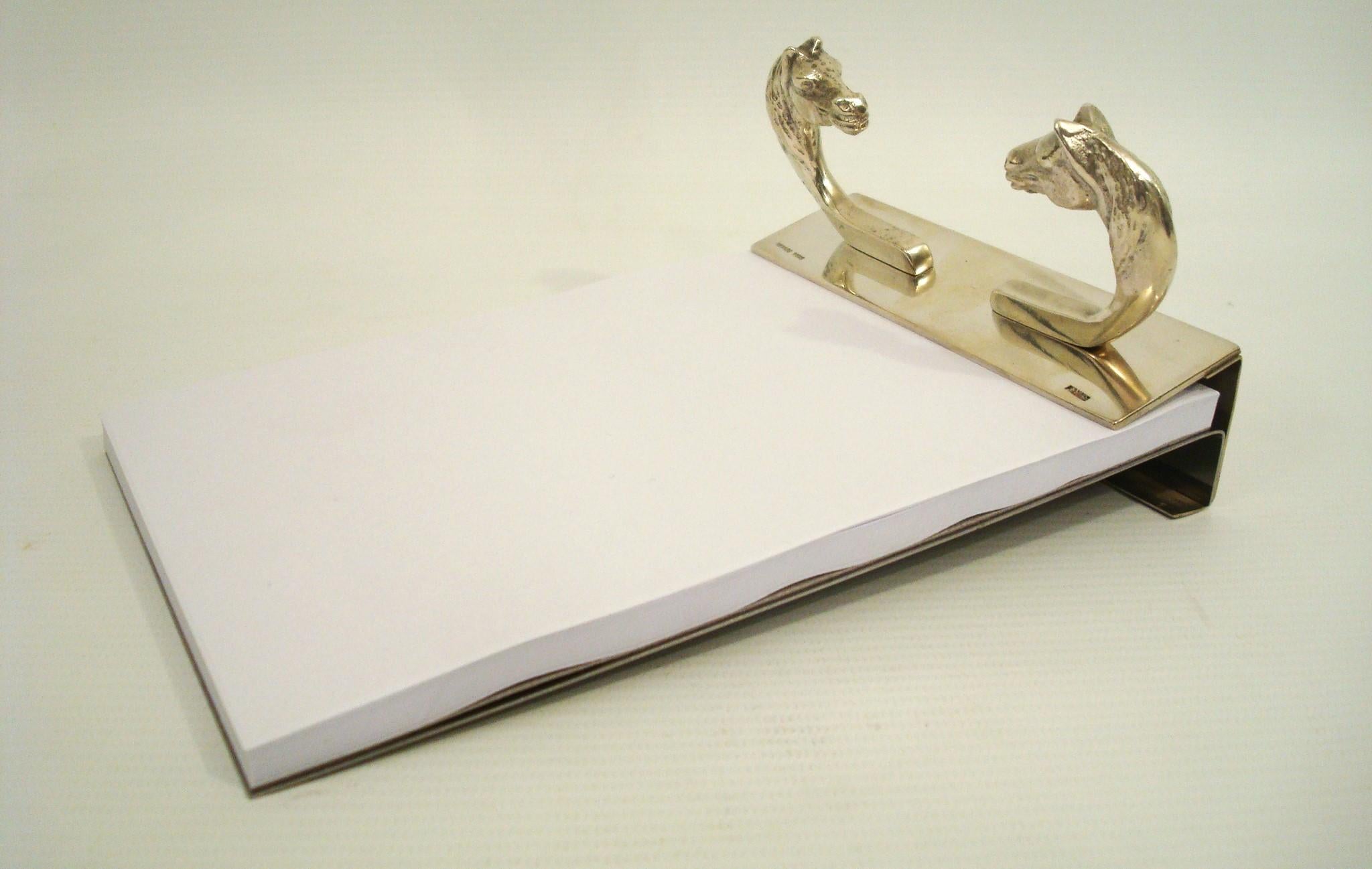 Hermes Equestrian Desk Notepad, versilbert, Schreibtisch-Accessoire im Zustand „Gut“ im Angebot in Buenos Aires, Olivos