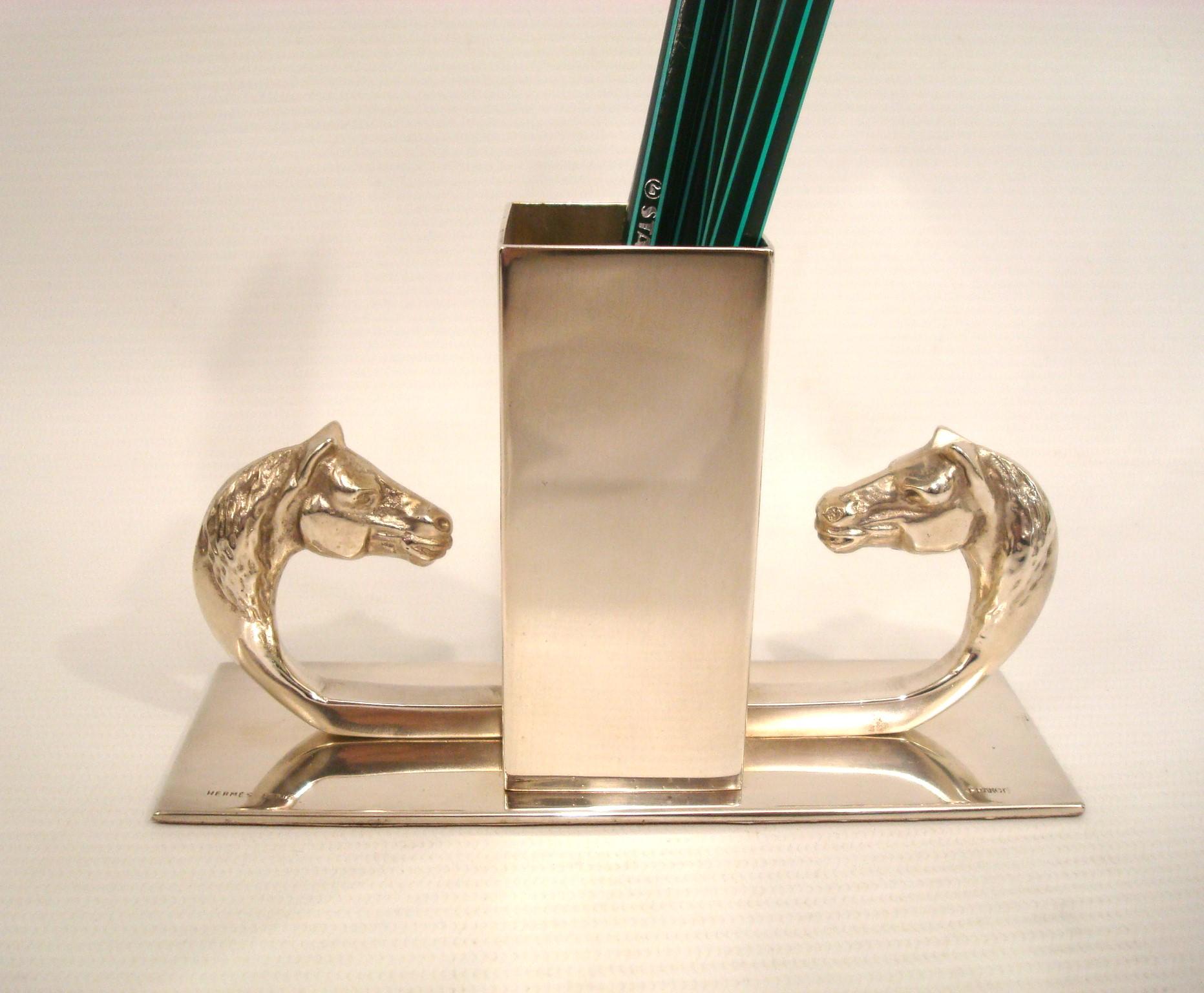 Hermès Equestrian Desk Pen / Bleistifthalter, versilbert, Schreibtisch-Accessoire (Französisch) im Angebot