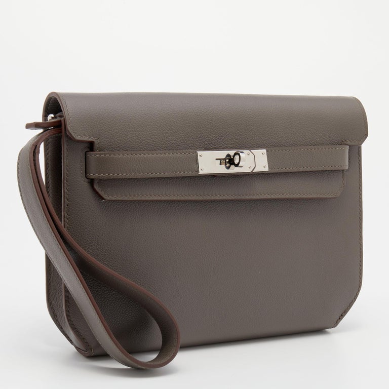 Hermès - Pochette Kelly Depeches 25 en cuir étain Evercolor sur 1stDibs