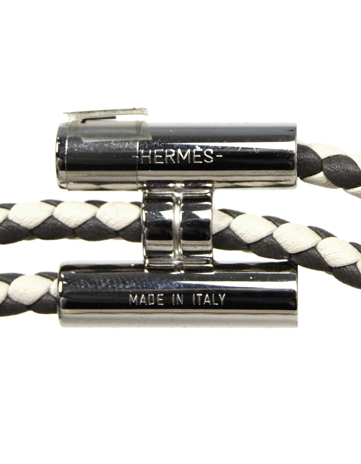 Hermes Etain Grey/Craie Bicolor Leather Tournis Tresse H Wrap Bracelet sz L im Zustand „Hervorragend“ in New York, NY