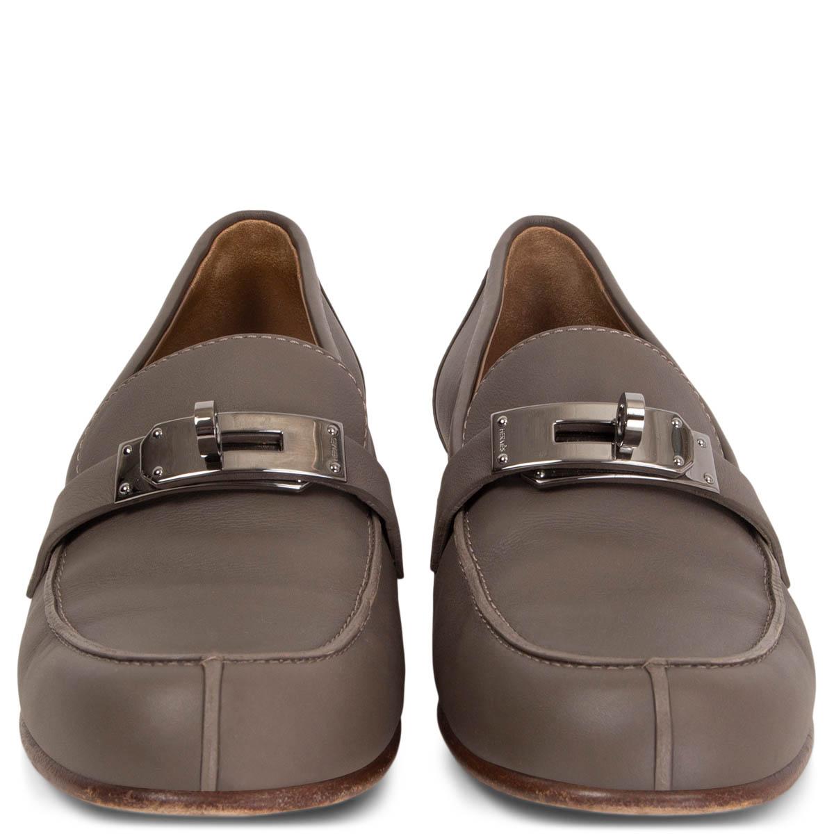100% authentic Hermès Jules loafers in Etain grey leather and Ruthenium Kelly Lock buckle with a brown stacked heel. Have been worn and are in excellent condition. 

Measurements
Imprinted Size	38
Shoe Size	38
Inside Sole	25cm (9.8in)
Width	7.5cm