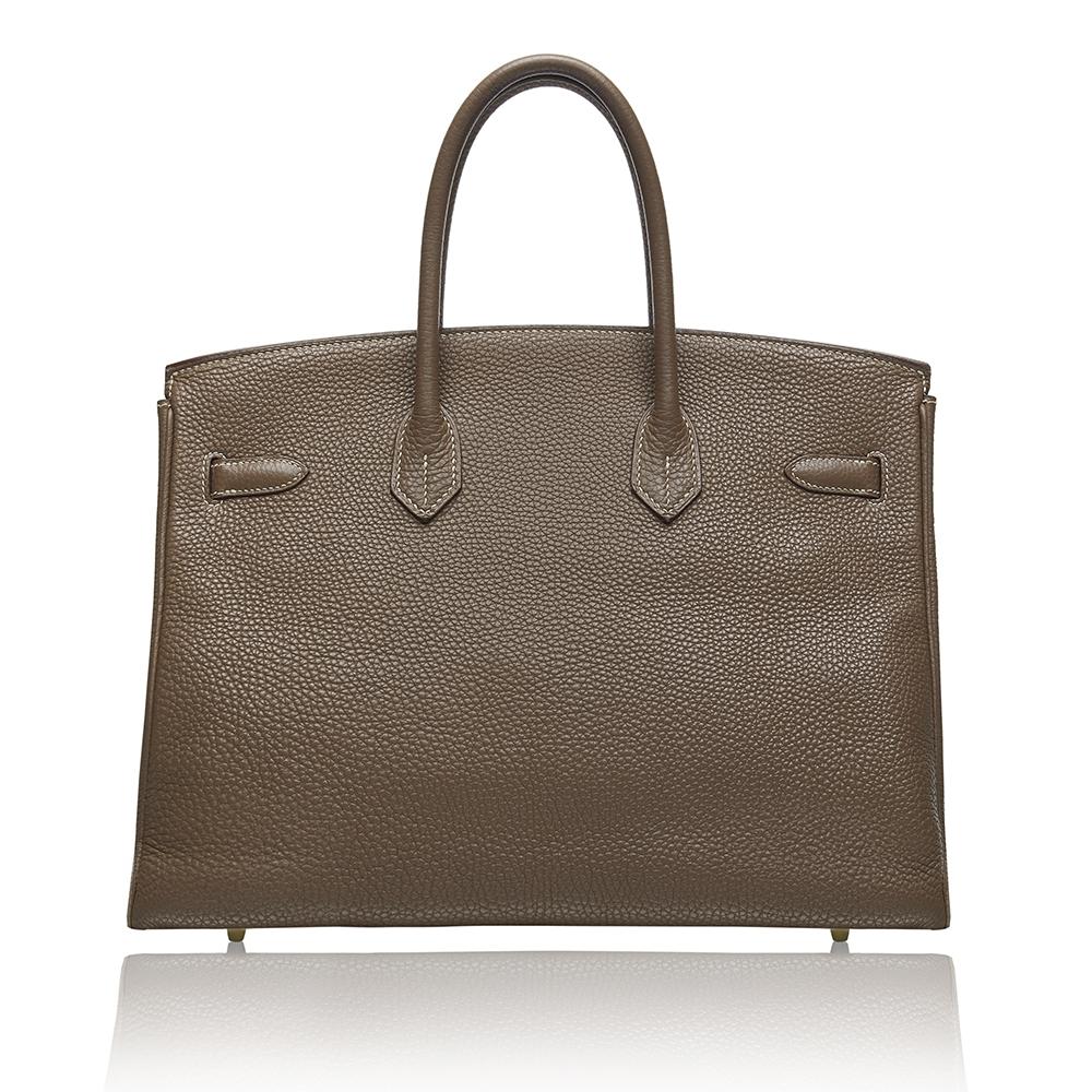 This 35cm Birkin by Hermès is a true testament to the quality of the house's craftsmanship, exuding timeless style and elegance. Crafted in etoupe togo leather, this bag features two rolled leather handles, a twist lock closure accented by