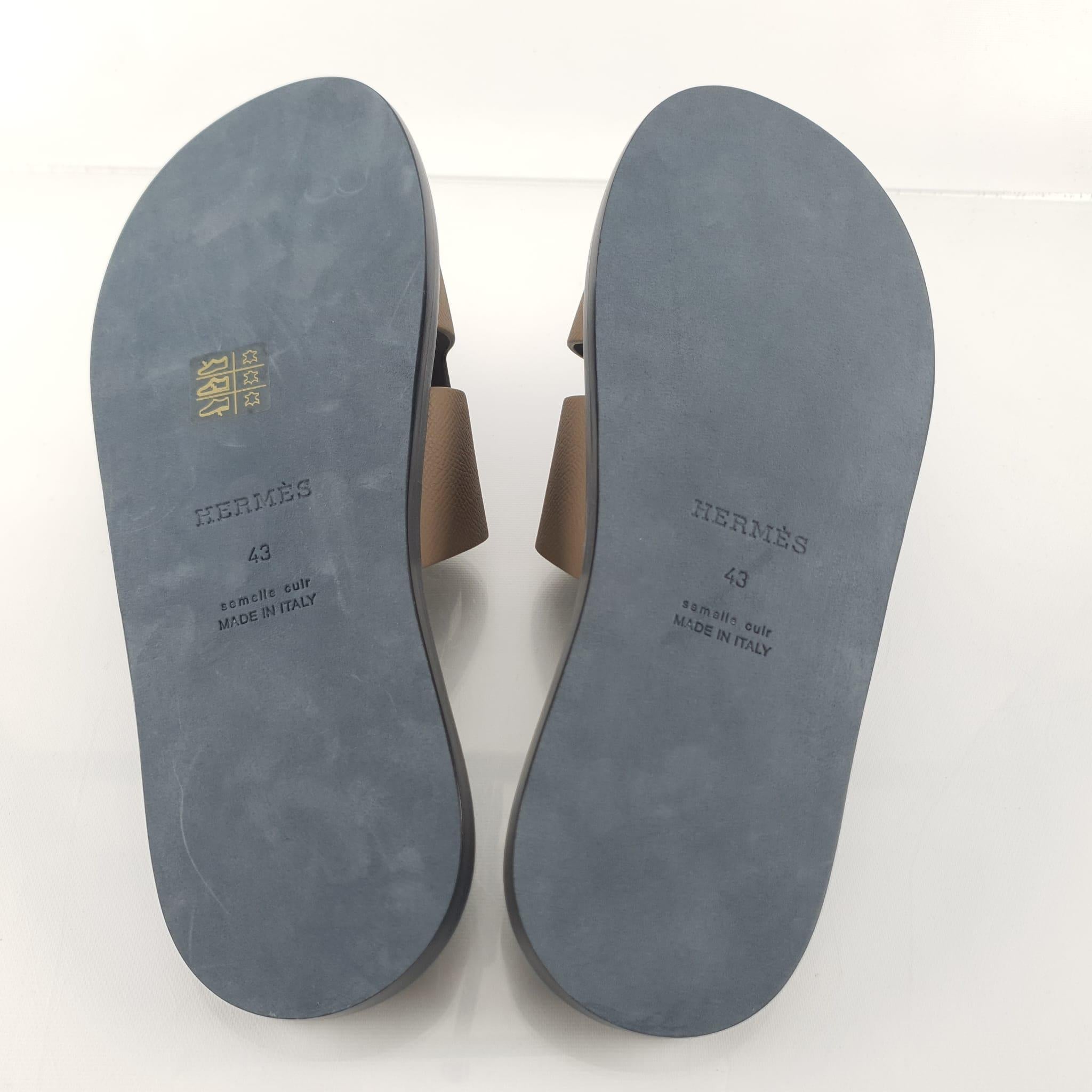 Women's or Men's Hermès Étoupe Calfskin Size 43 Izmir sandal